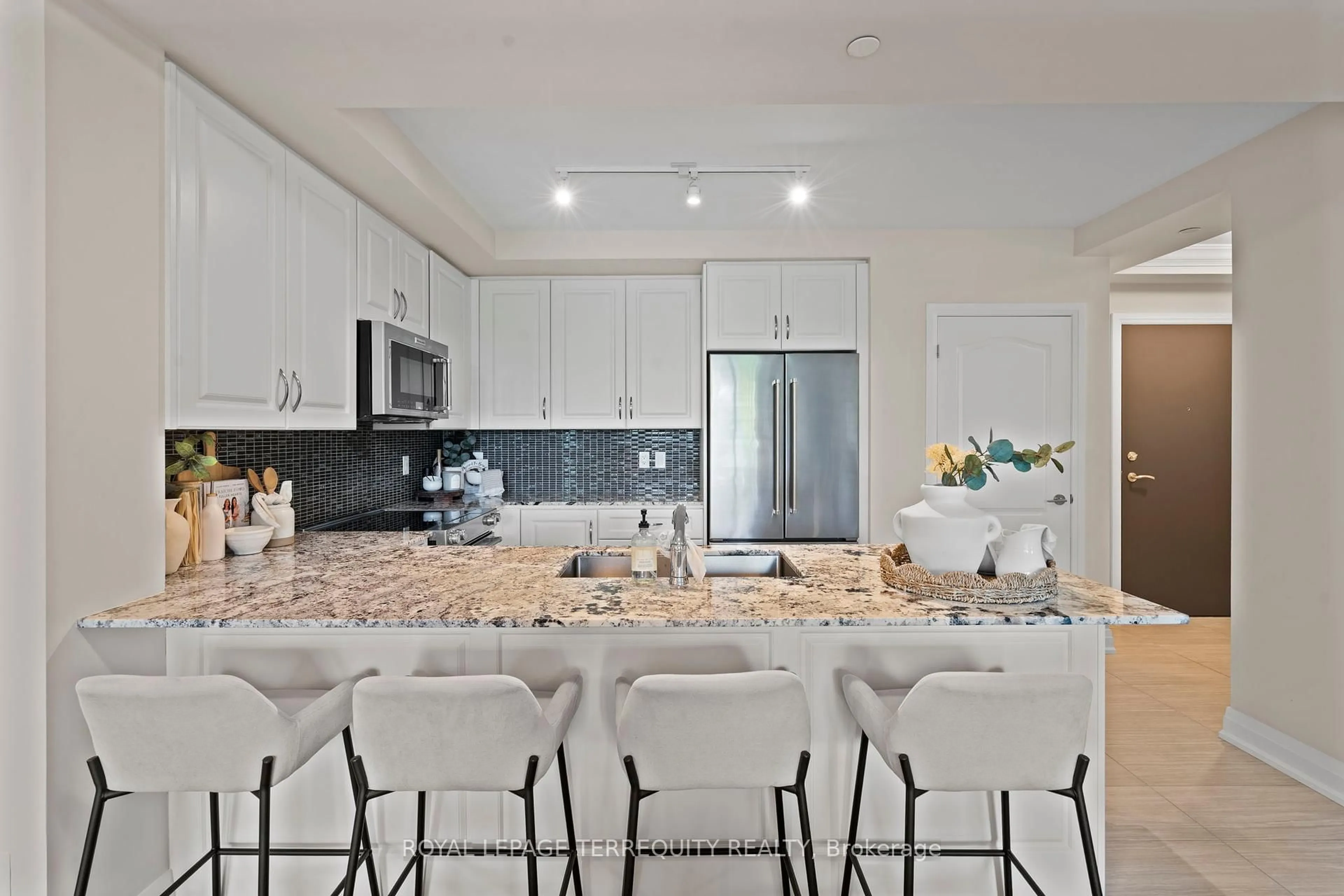Open concept kitchen, ceramic/tile floor for 25 Baker Hill Blvd #207, Whitchurch-Stouffville Ontario L4A 4R5