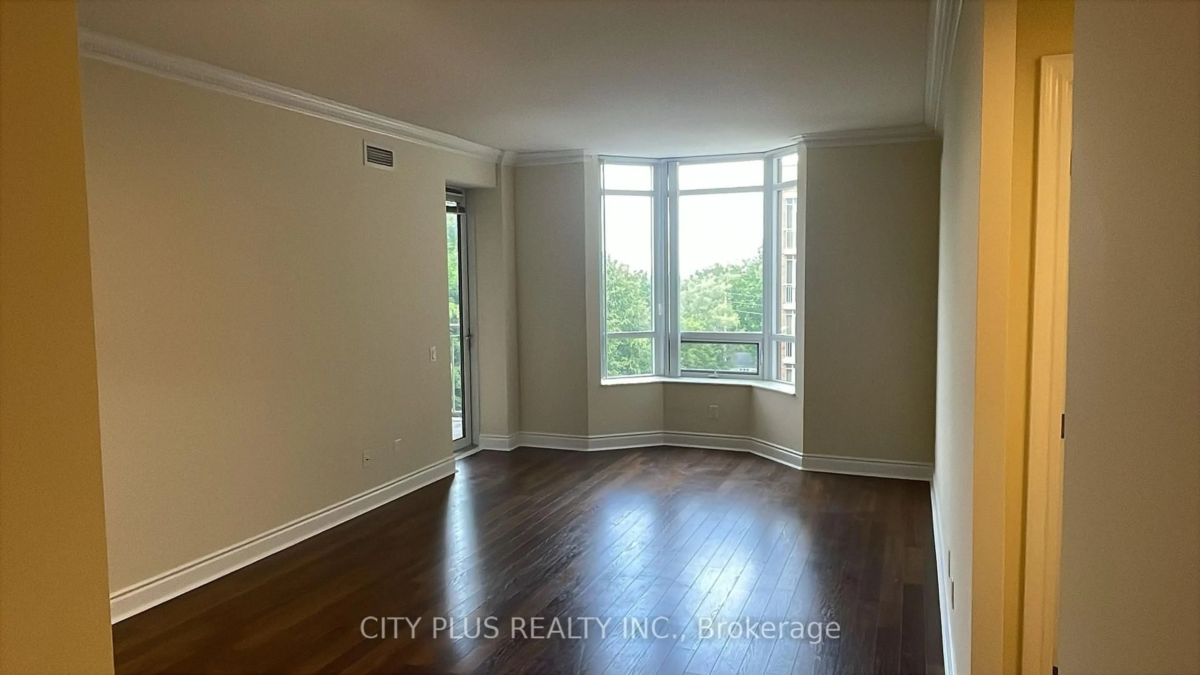 A pic of a room for 10101 Yonge St #409, Richmond Hill Ontario L4C 0V6