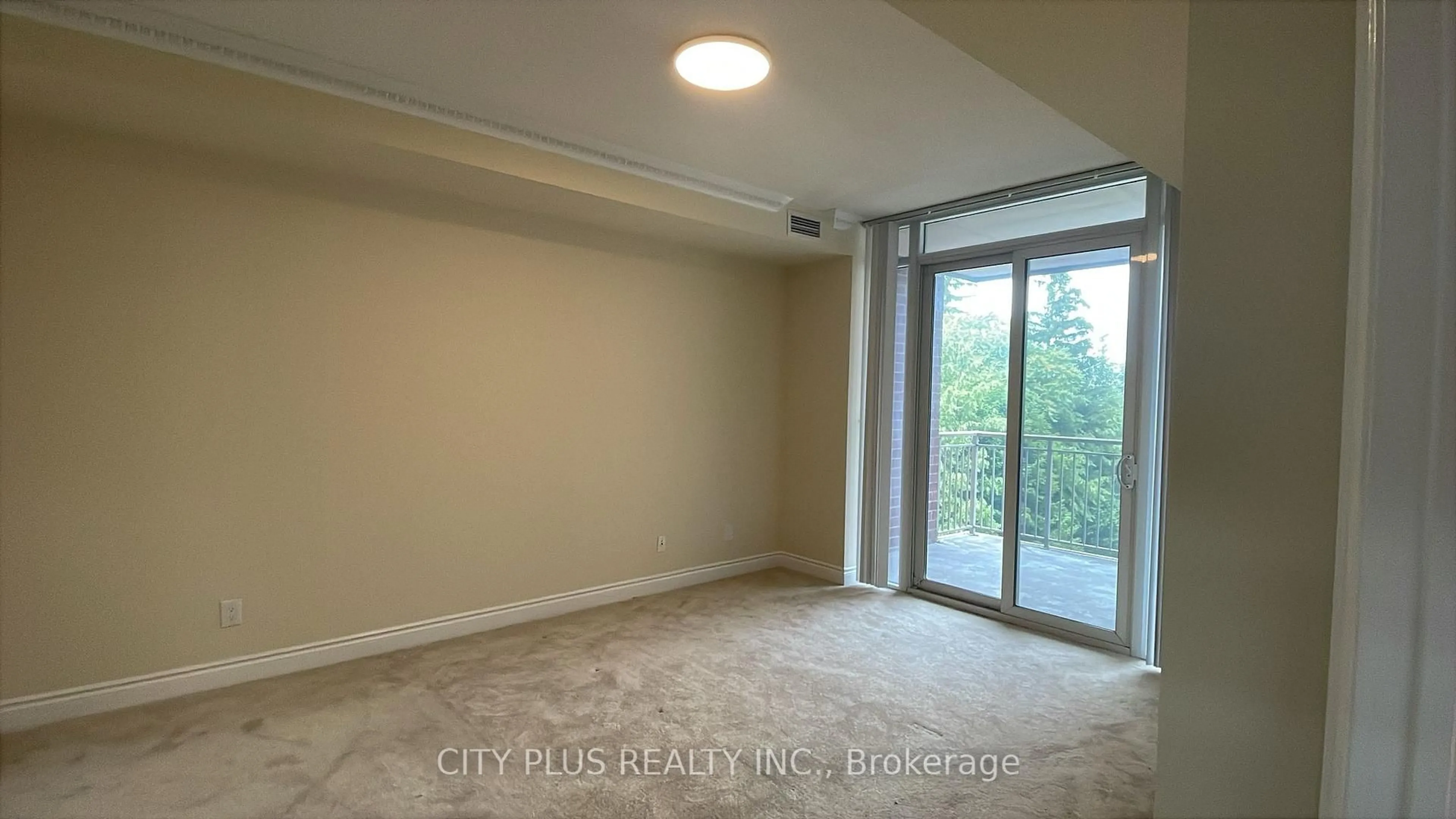 A pic of a room for 10101 Yonge St #409, Richmond Hill Ontario L4C 0V6