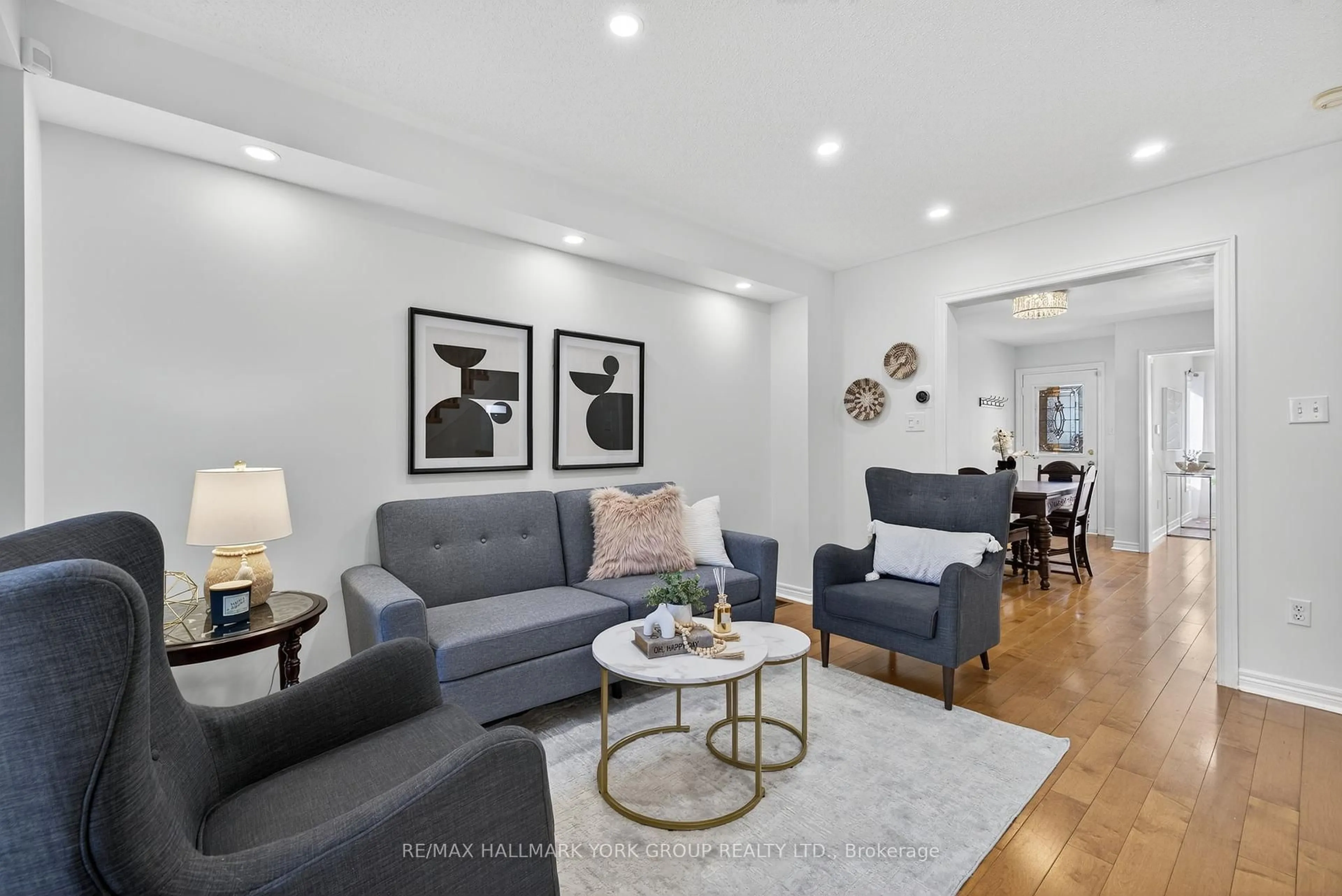 Living room with furniture, unknown for 393 Hollandview Tr, Aurora Ontario L4G 7M6