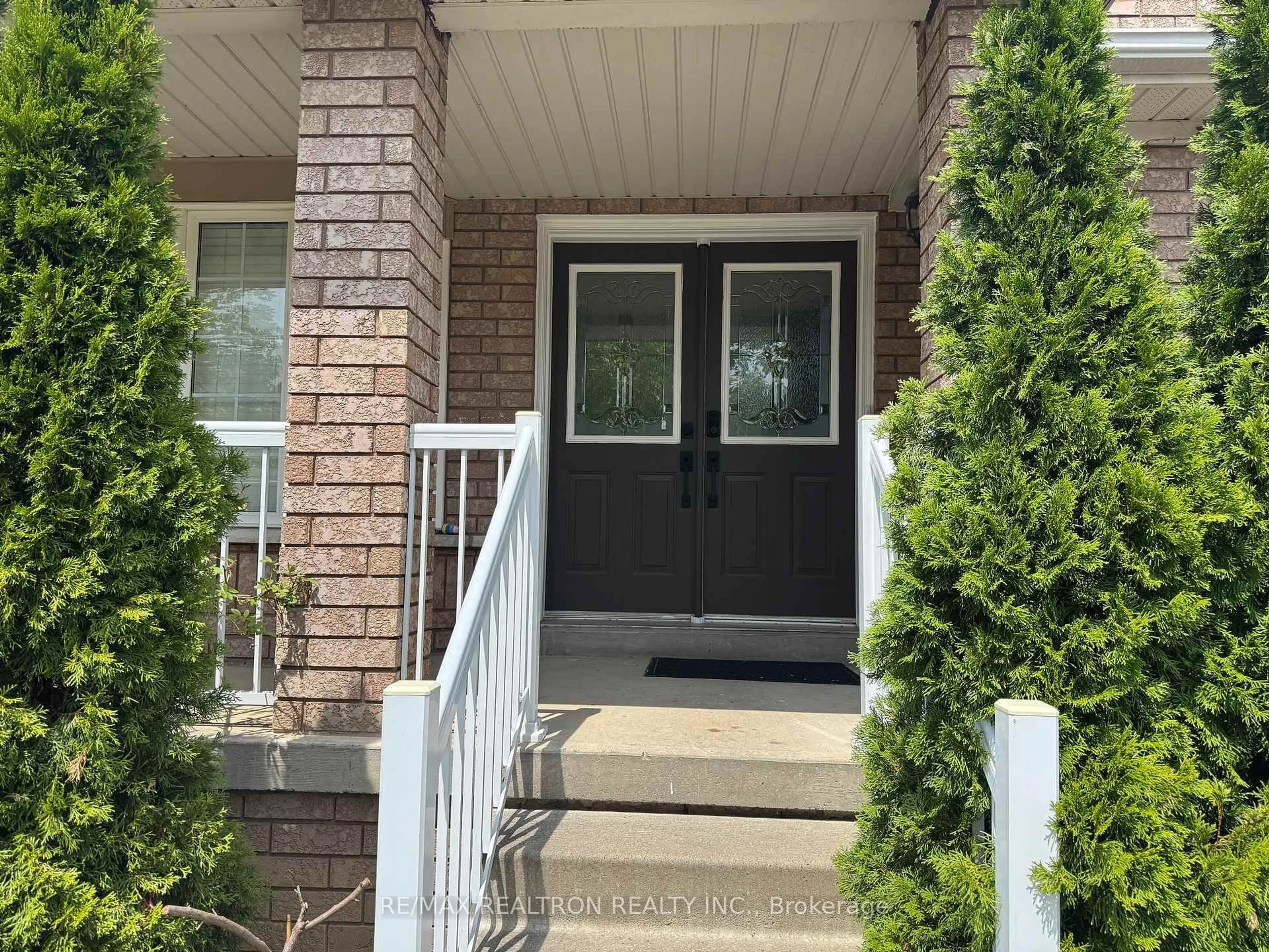 Indoor entryway for 24 Monte Cristi St, Vaughan Ontario L6A 3H8
