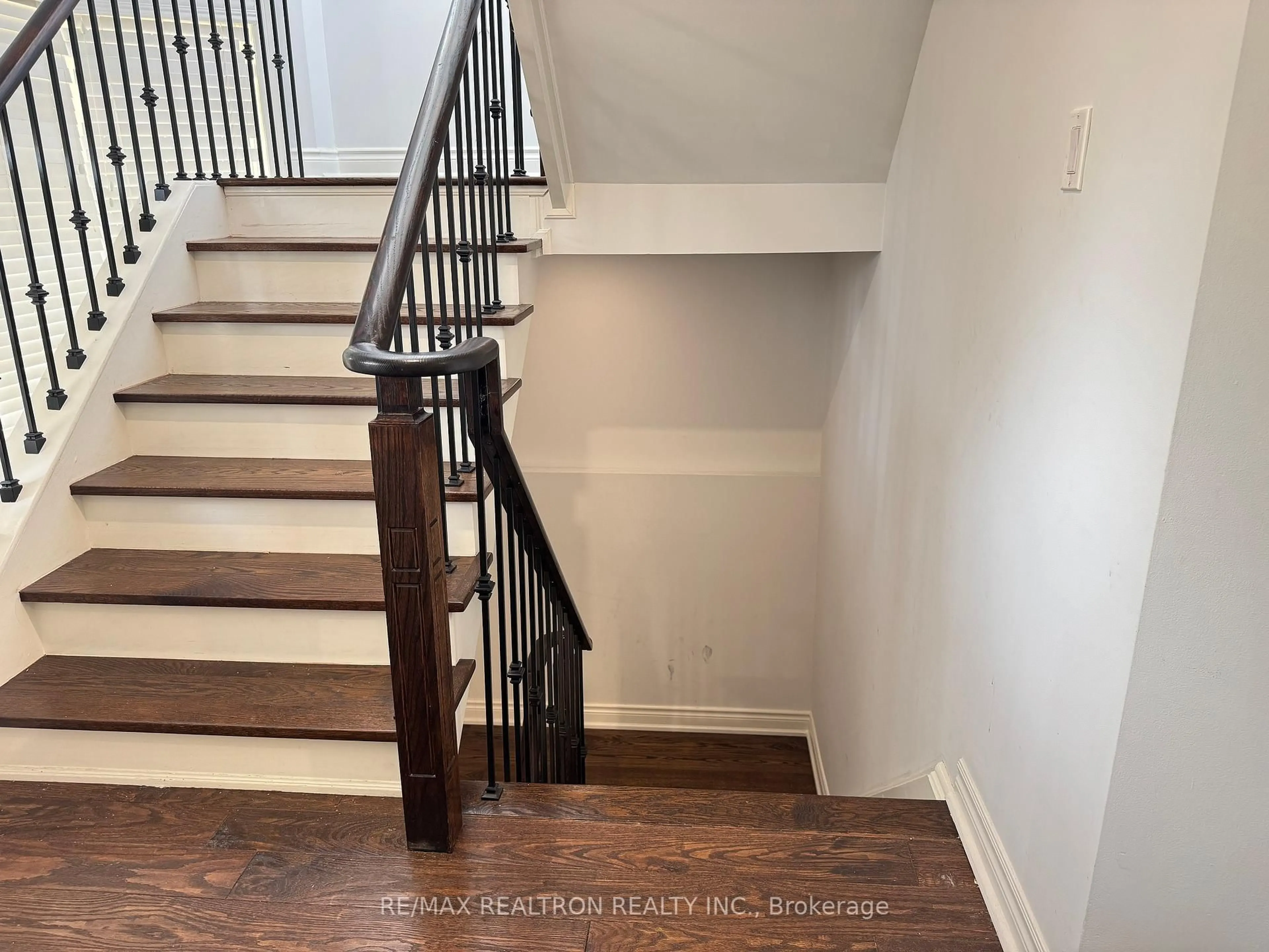 Stairs for 24 Monte Cristi St, Vaughan Ontario L6A 3H8