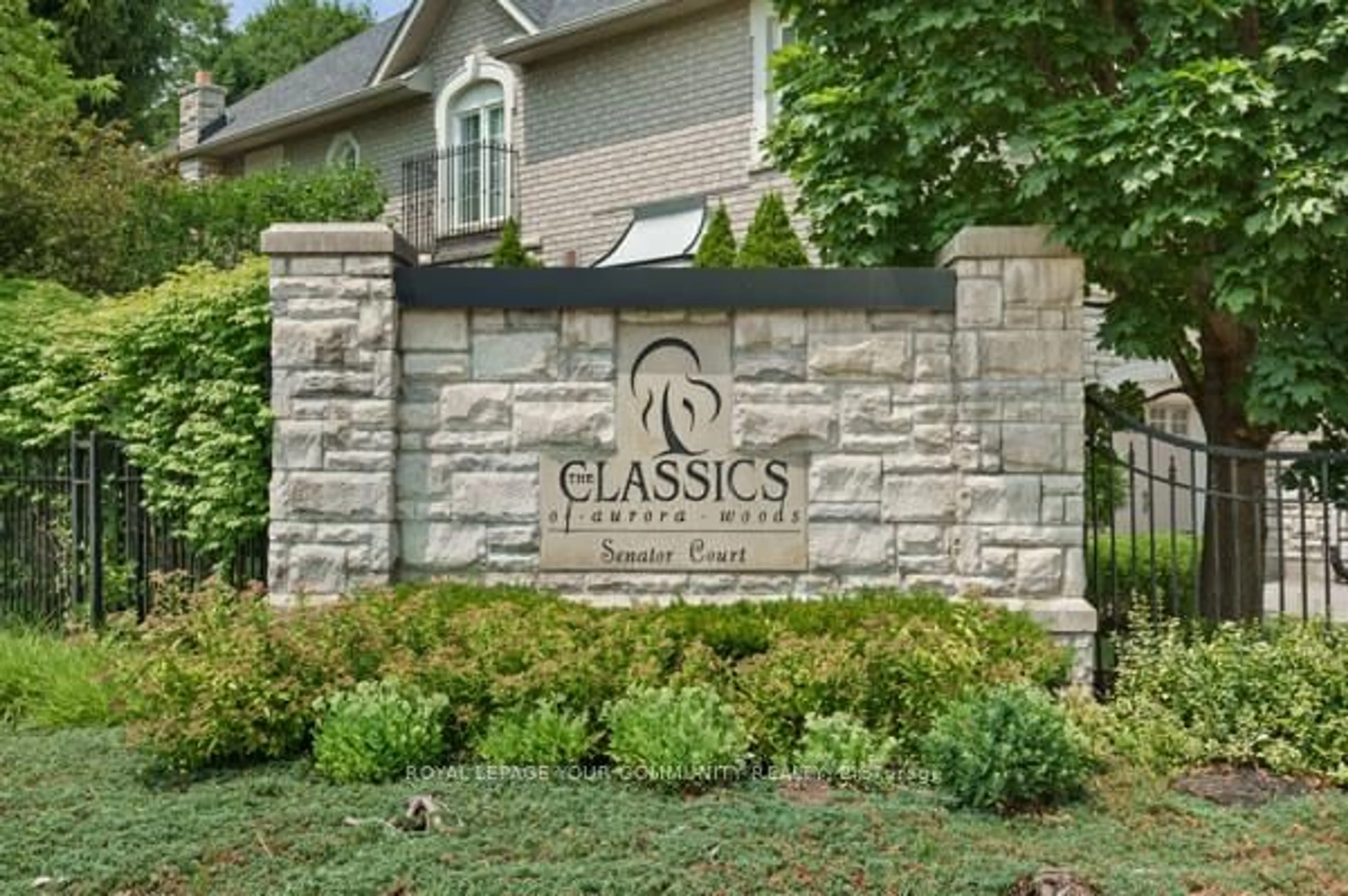 Home with brick exterior material, street for 25 Senator Crt, Aurora Ontario L4G 7P2