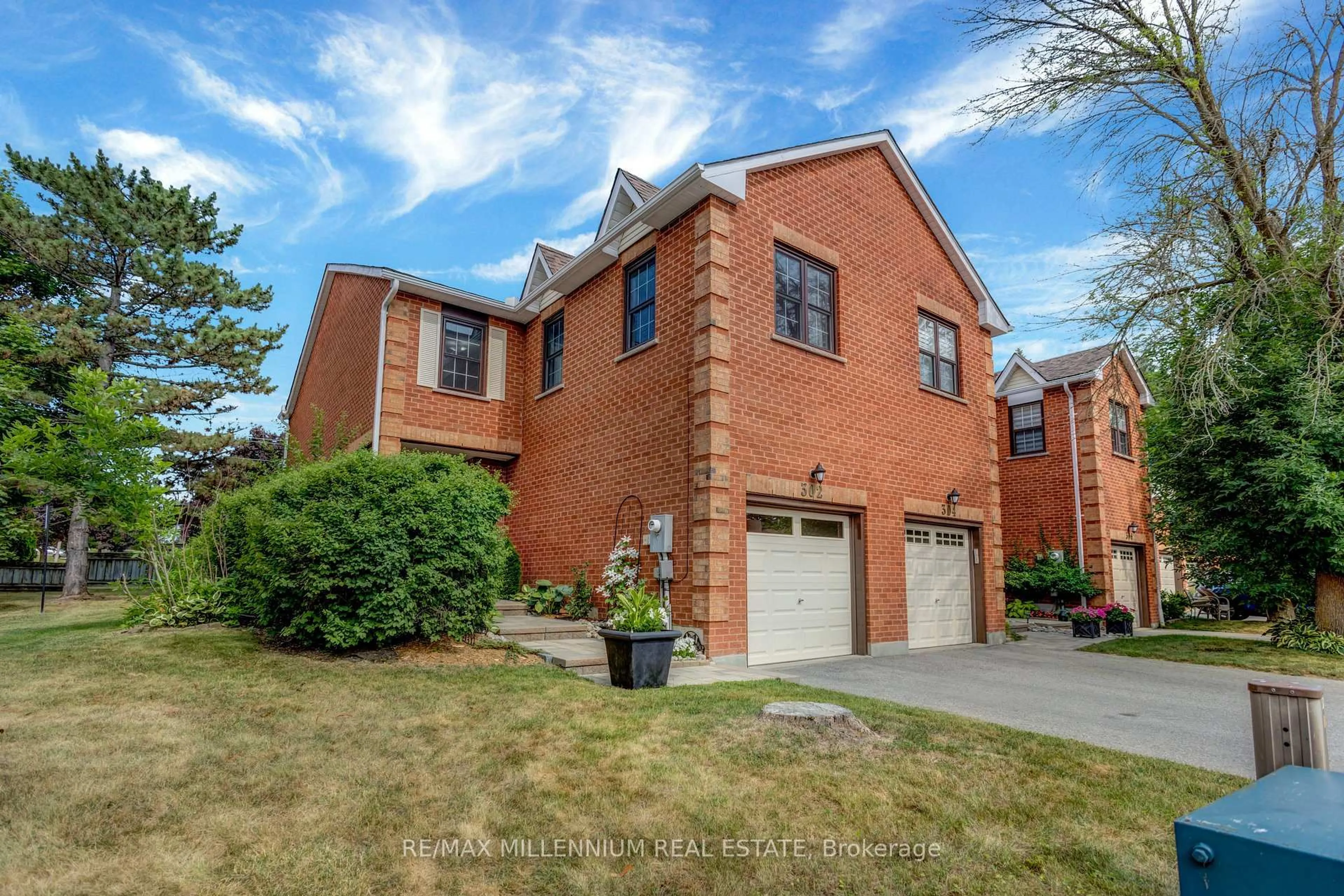 Home with brick exterior material, street for 302 Wilkes Crt #24, Aurora Ontario L4G 6G6