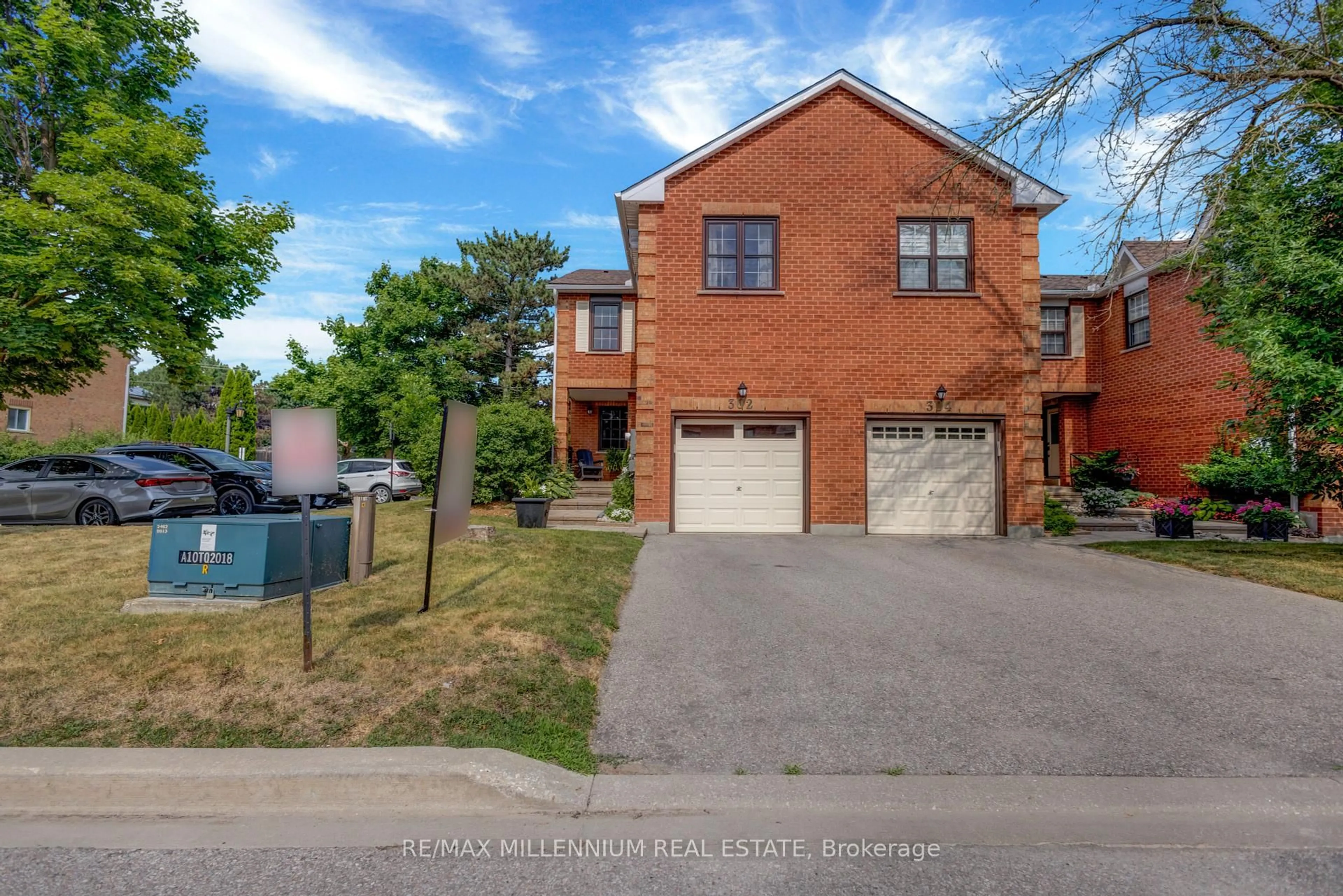 Home with brick exterior material, street for 302 Wilkes Crt #24, Aurora Ontario L4G 6G6