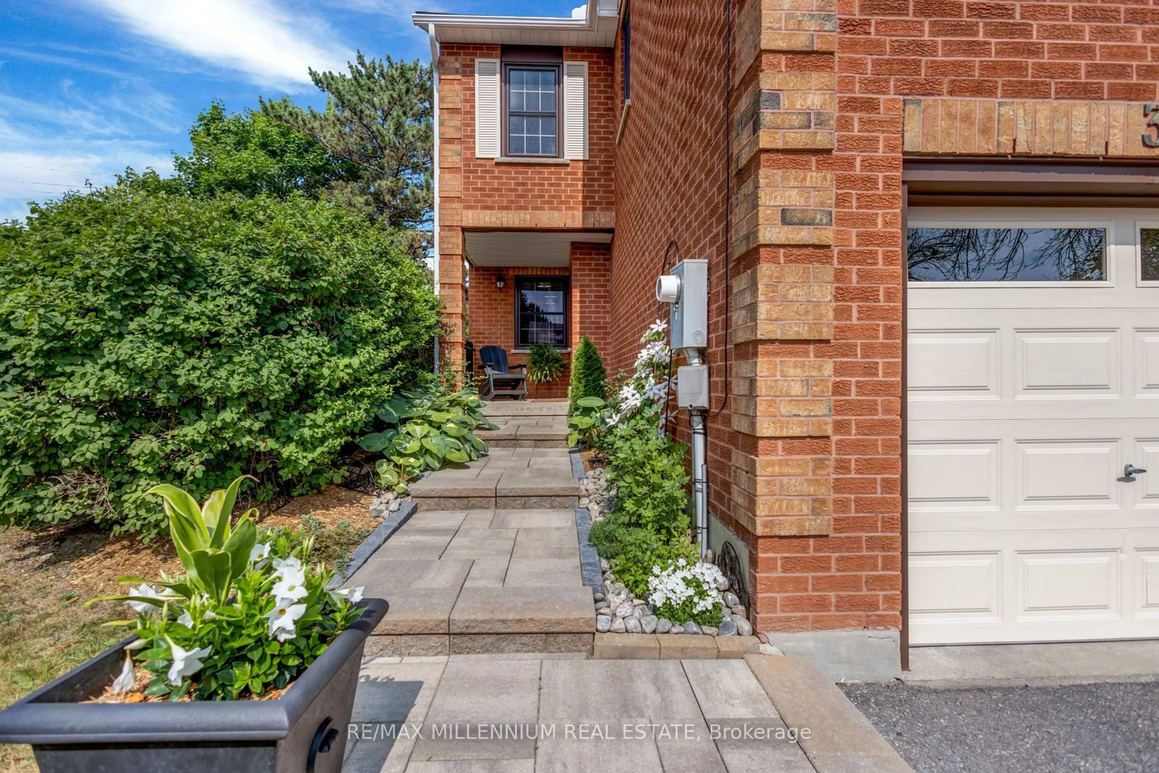 Home with brick exterior material, street for 302 Wilkes Crt #24, Aurora Ontario L4G 6G6