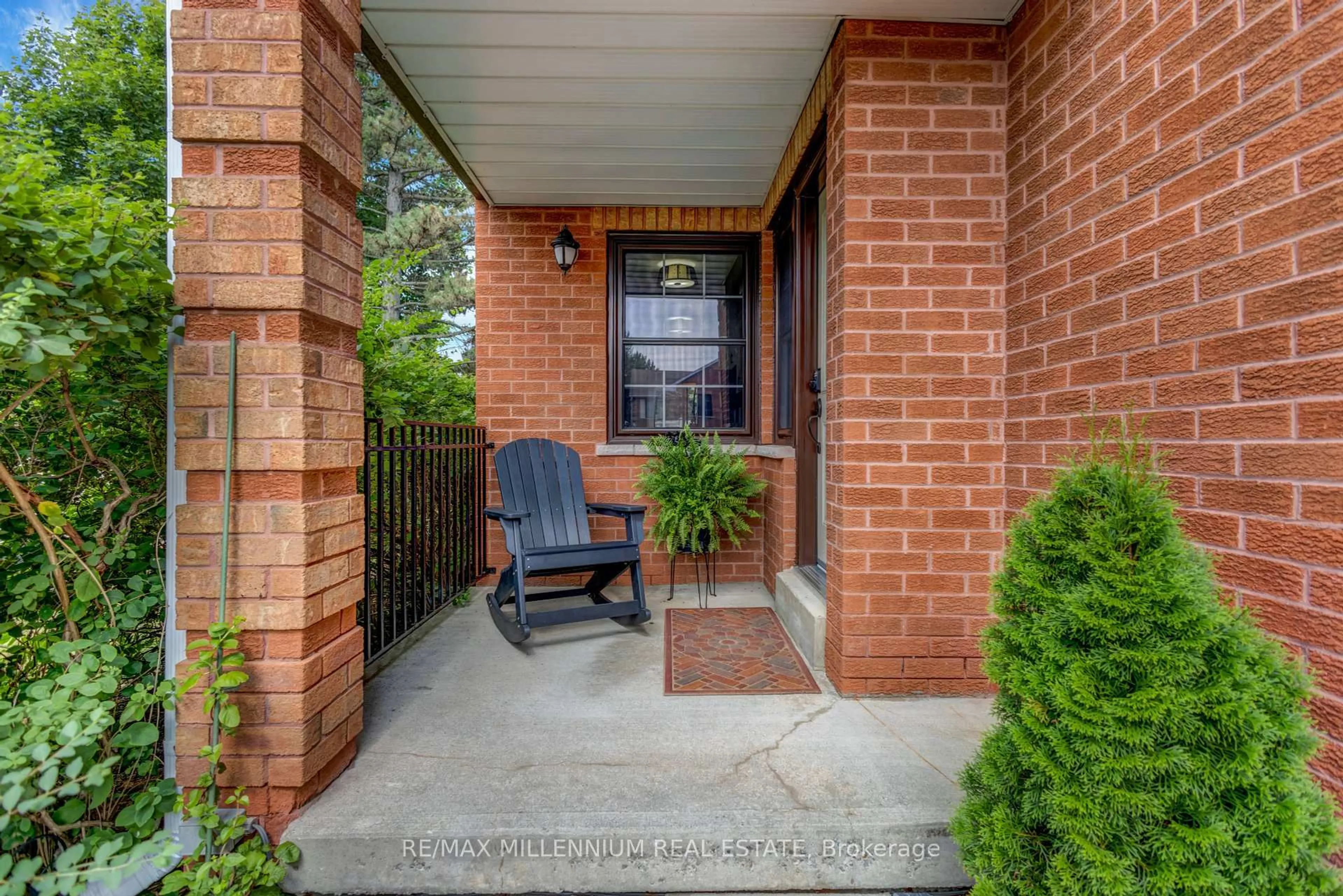 Unknown for 302 Wilkes Crt #24, Aurora Ontario L4G 6G6