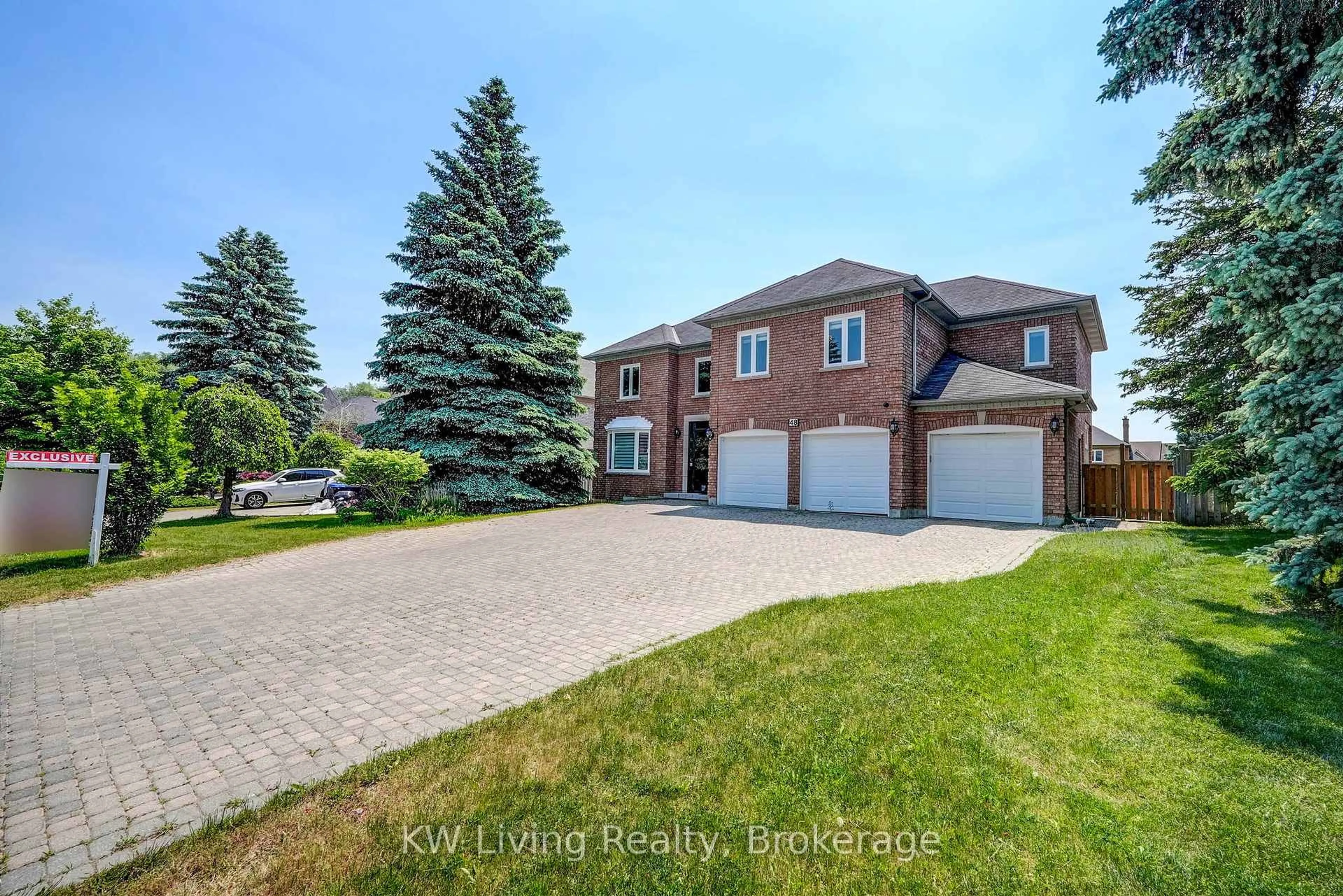 A pic from outside/outdoor area/front of a property/back of a property/a pic from drone, street for 48 Brookshill Cres, Richmond Hill Ontario L4B 3J2