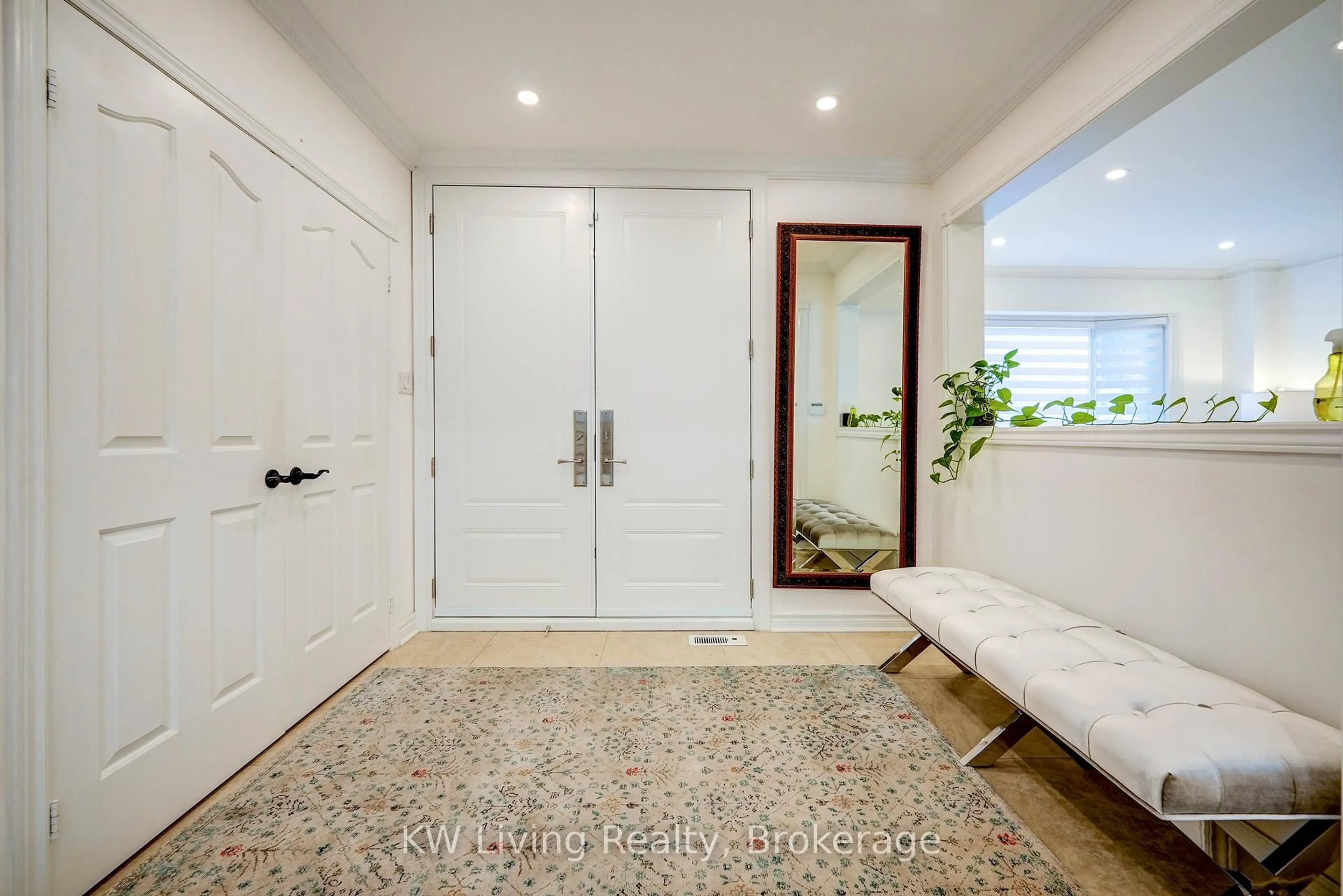 Indoor entryway for 48 Brookshill Cres, Richmond Hill Ontario L4B 3J2