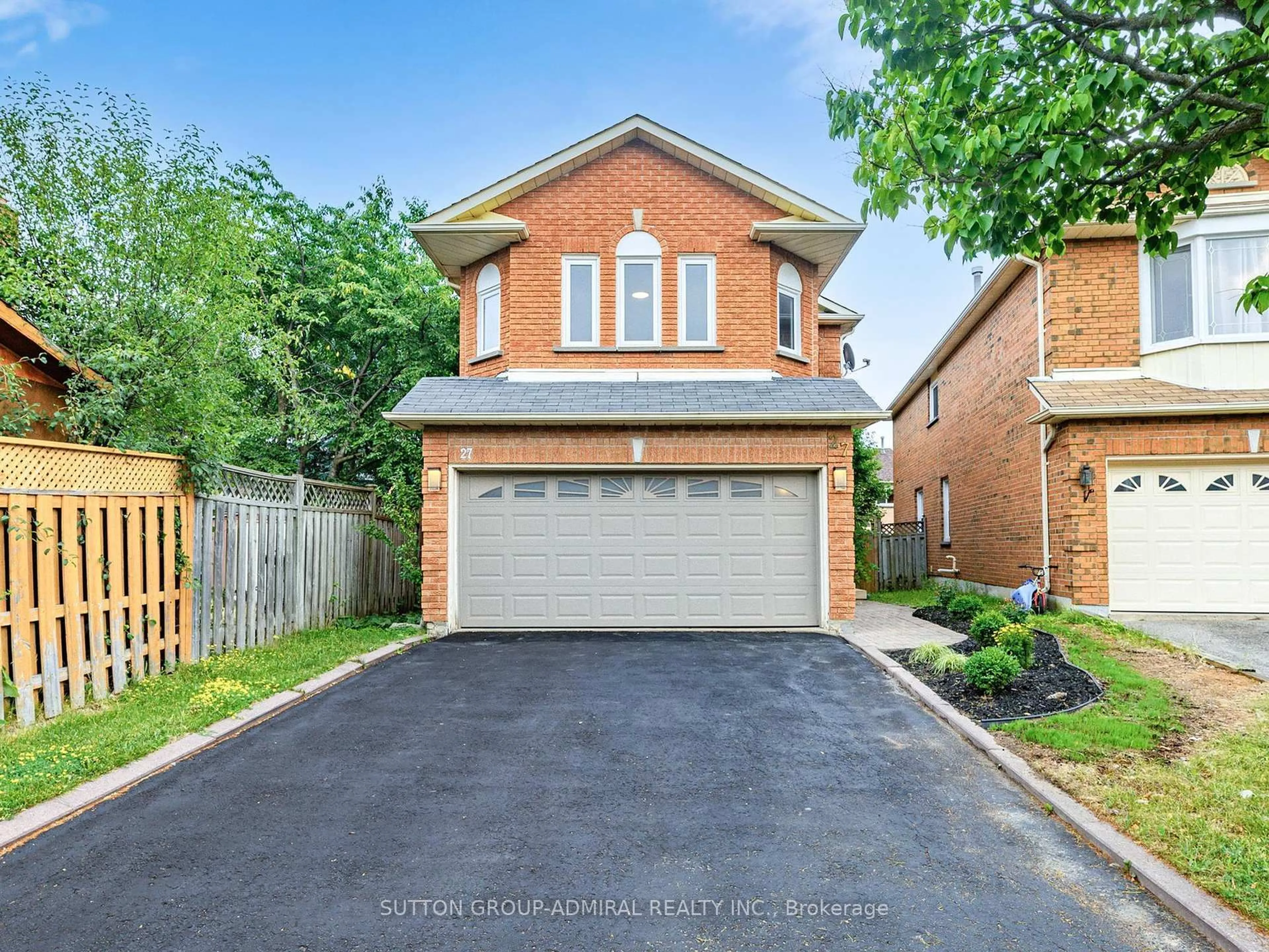 Home with brick exterior material, street for 27 Forestside Crt, Richmond Hill Ontario L4C 9V2
