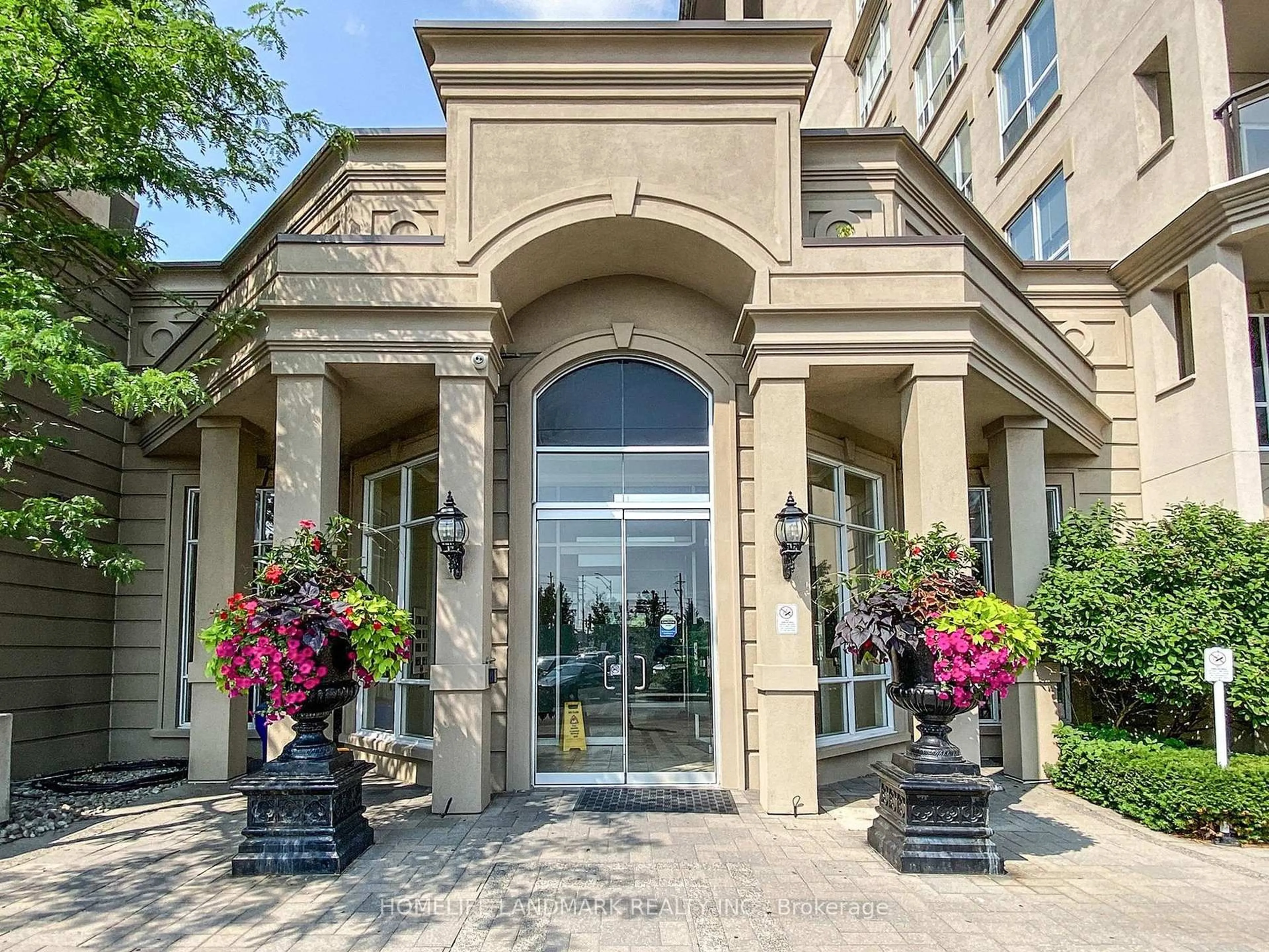 Indoor foyer for 8 Maison Parc Crt #619, Vaughan Ontario L4J 9K5