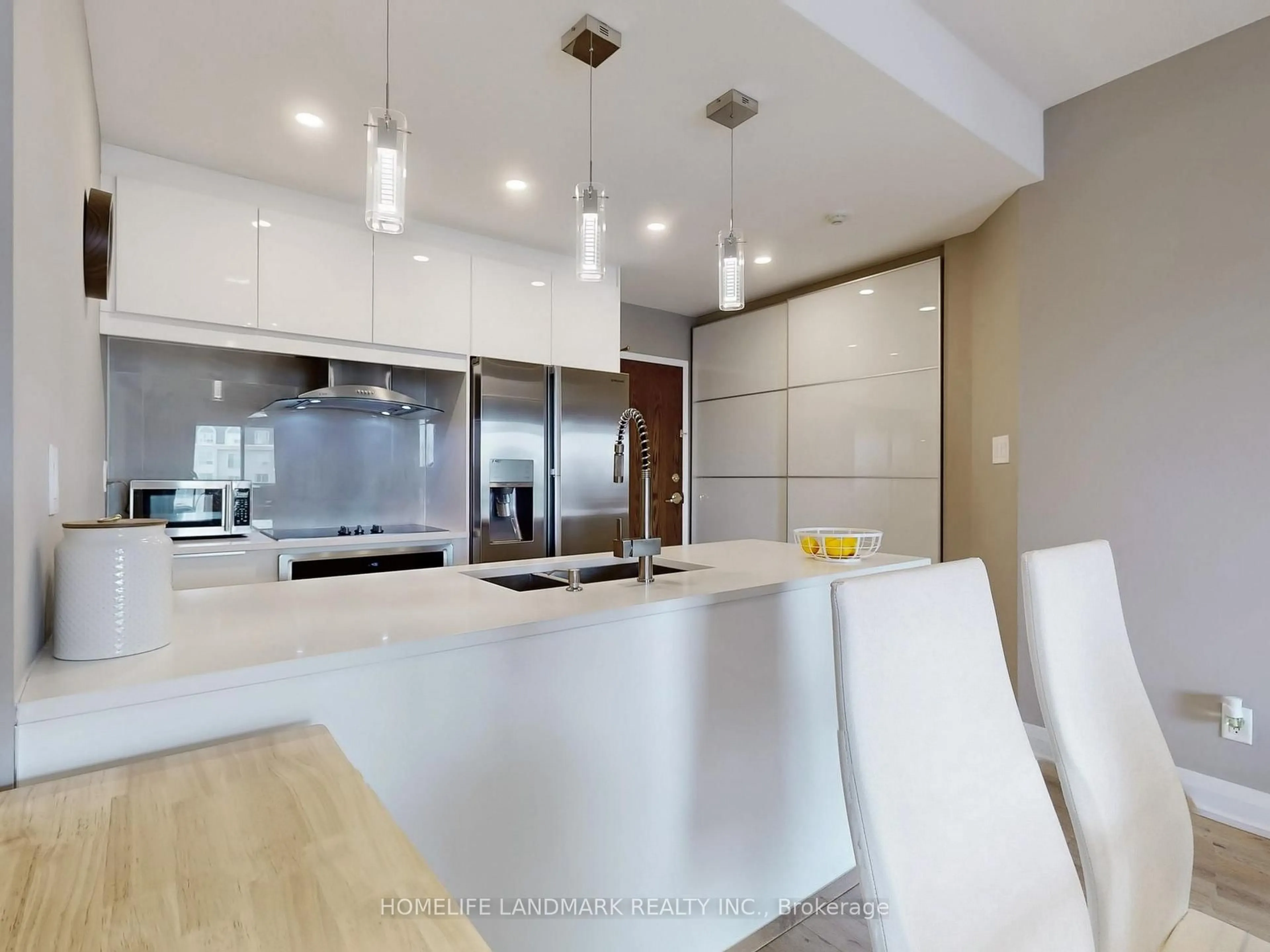 Contemporary kitchen, unknown for 8 Maison Parc Crt #619, Vaughan Ontario L4J 9K5