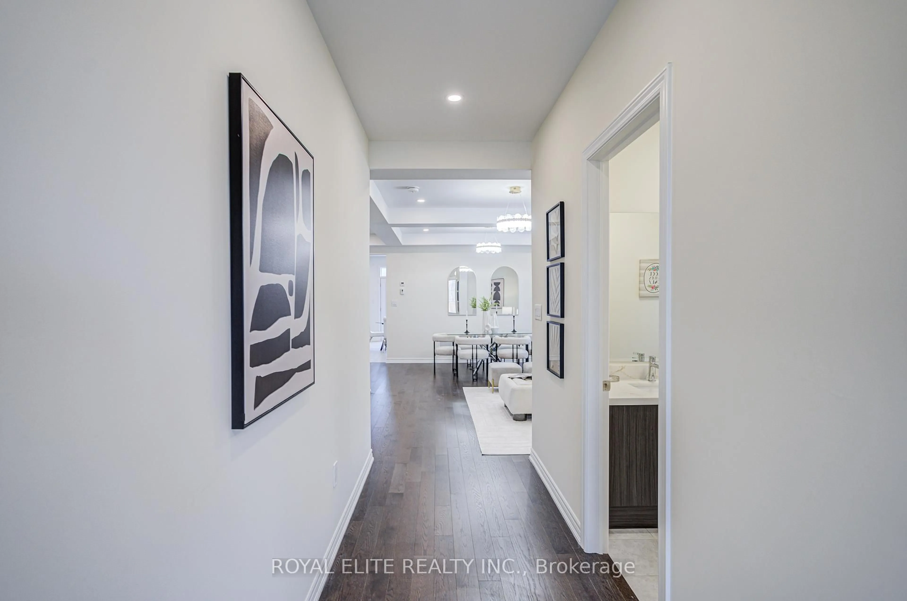 Indoor entryway for 6 Upbound Crt, East Gwillimbury Ontario L9N 0W1