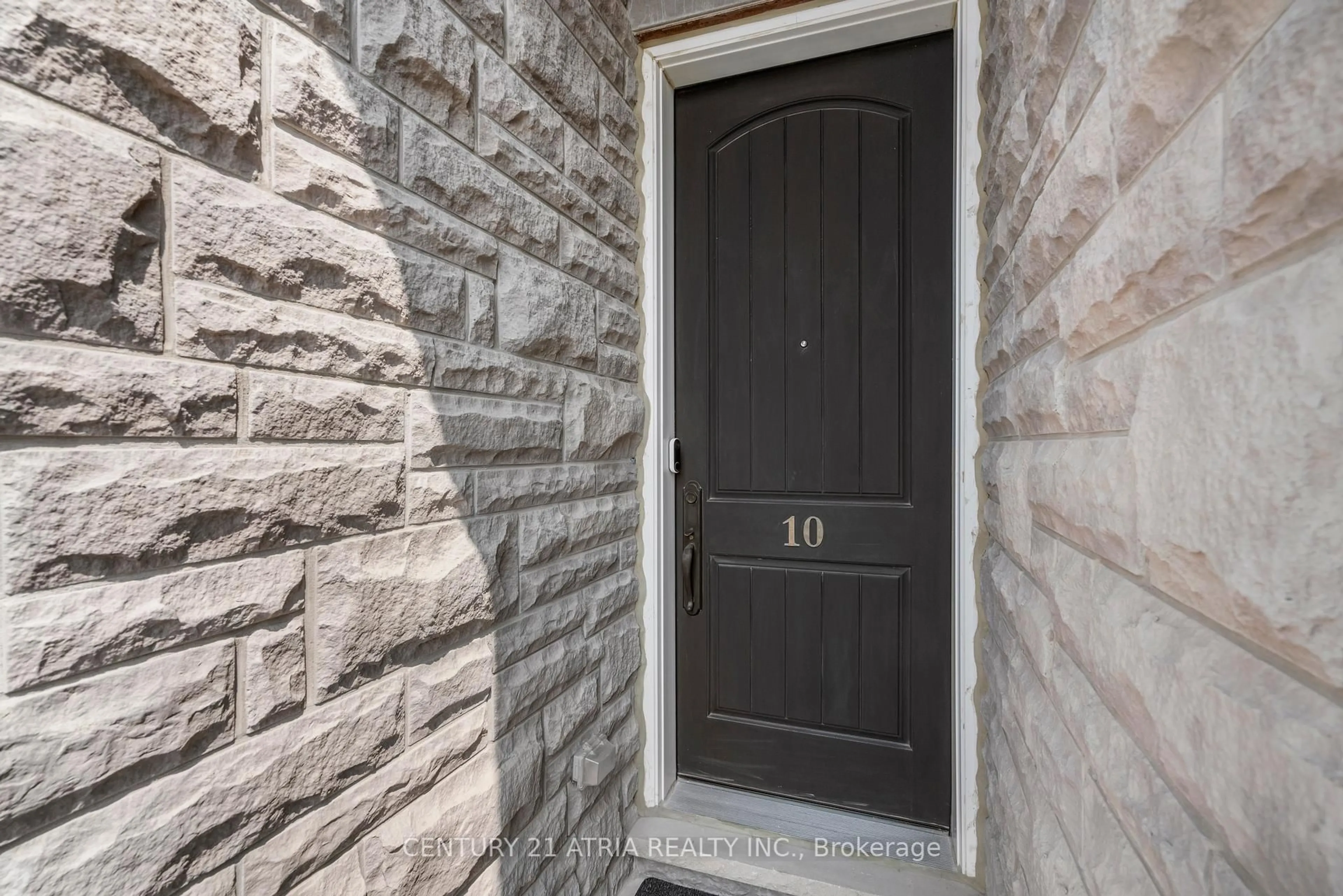 Indoor entryway for 10 Island Green Lane, Markham Ontario L6C 0Y7