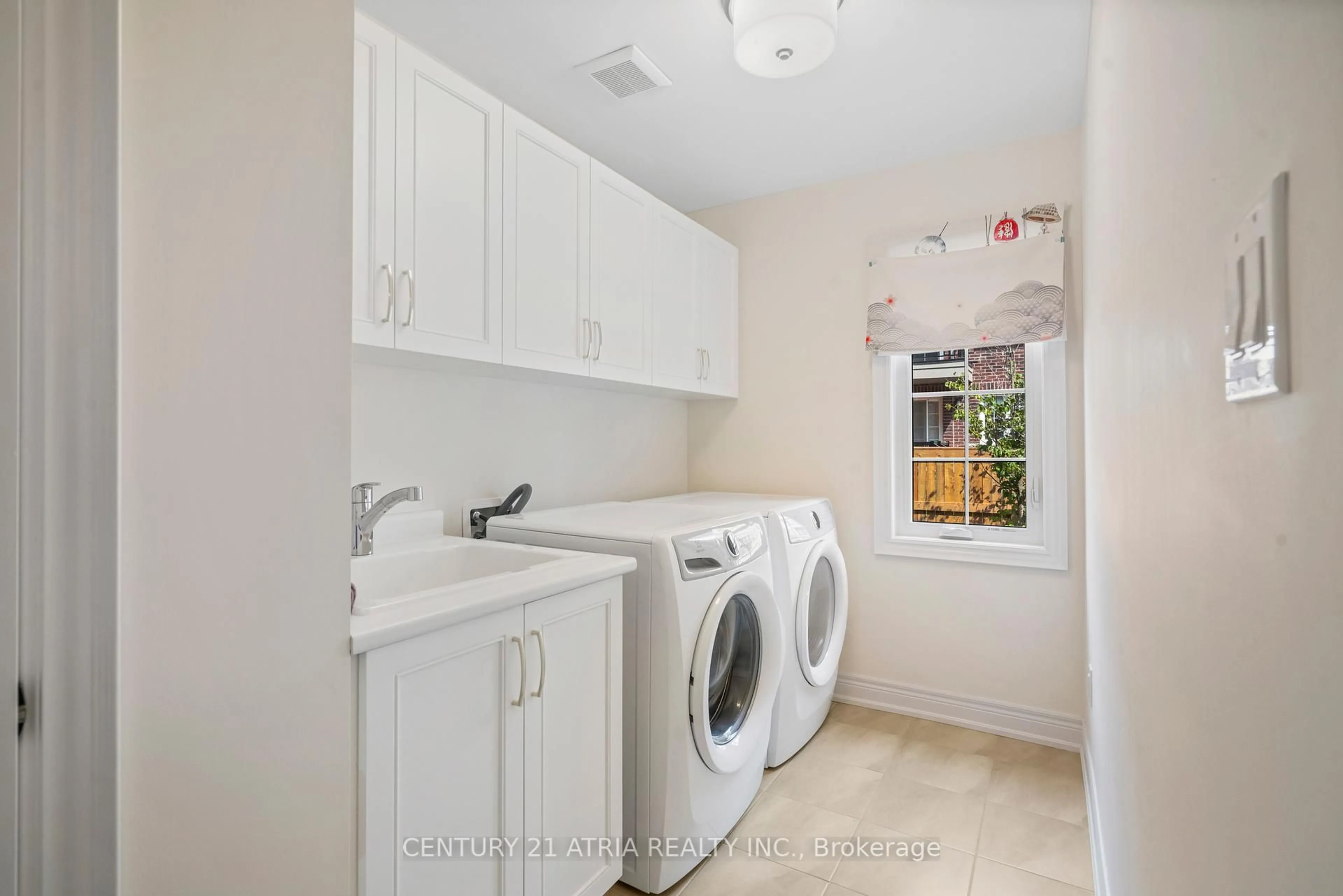 Laundry room for 10 Island Green Lane, Markham Ontario L6C 0Y7