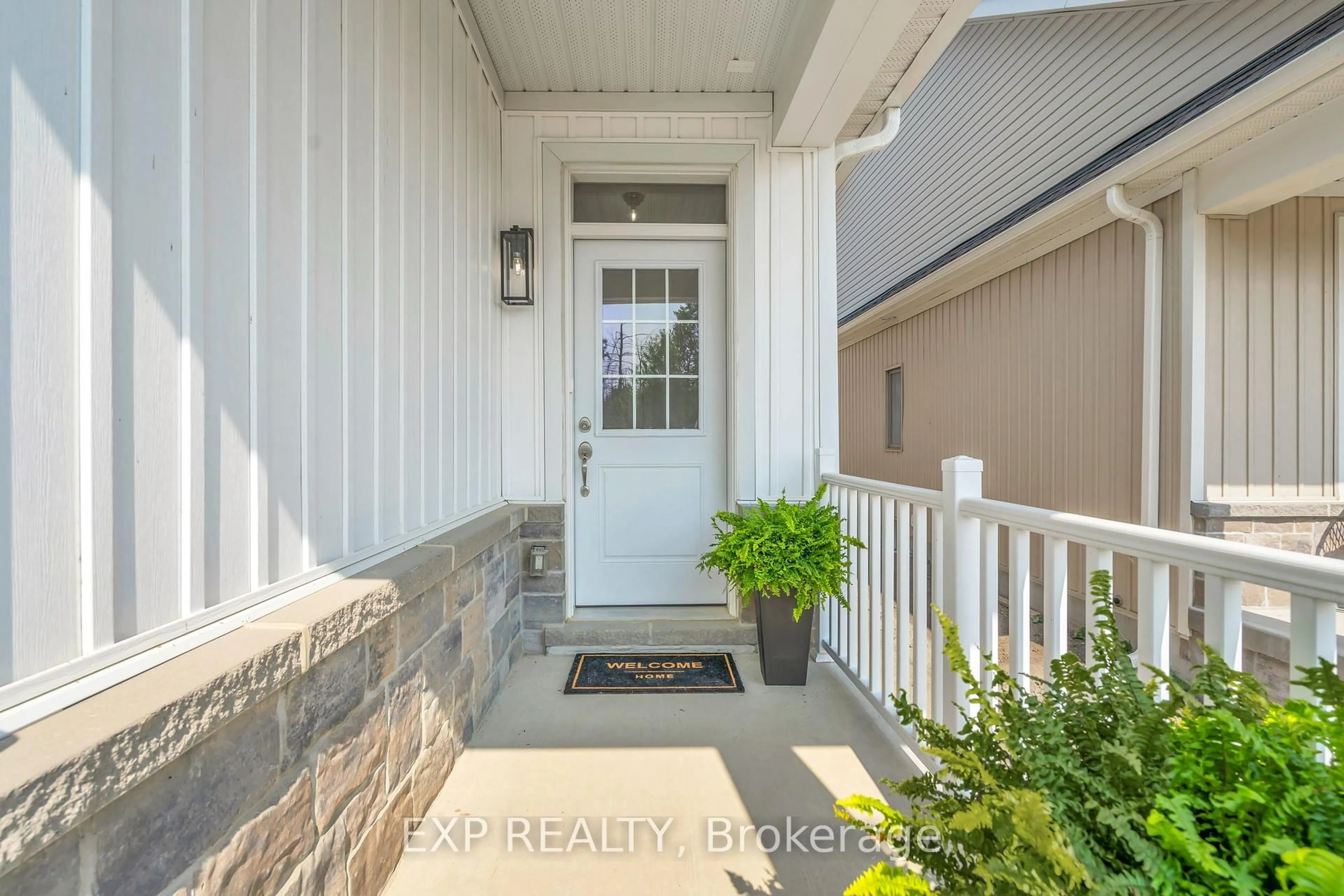 Indoor entryway for 10 Palmira Dr, Georgina Ontario L0E 1R0