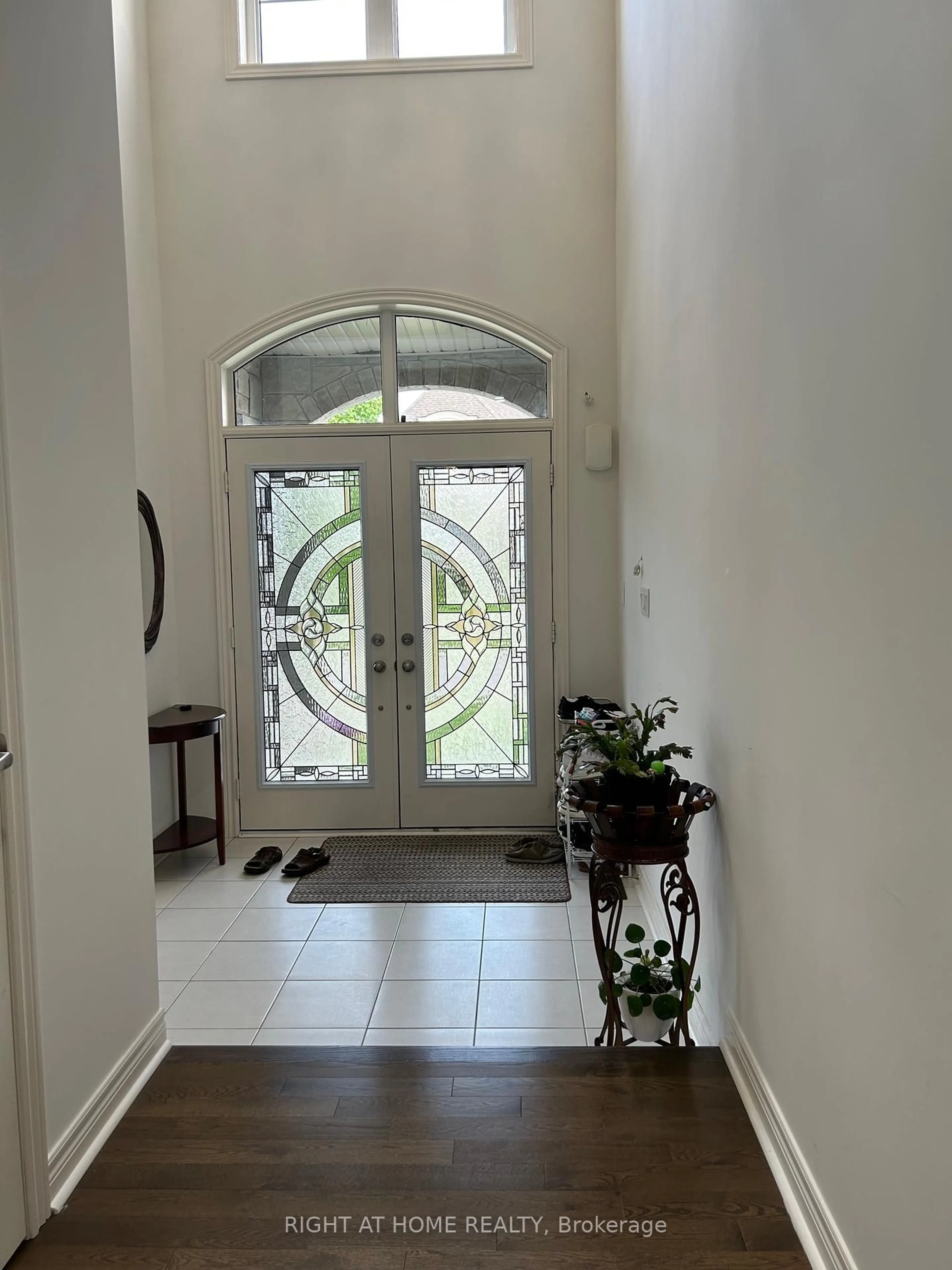 Indoor entryway for 223 Inverness Way, Bradford West Gwillimbury Ontario L3Z 0W5