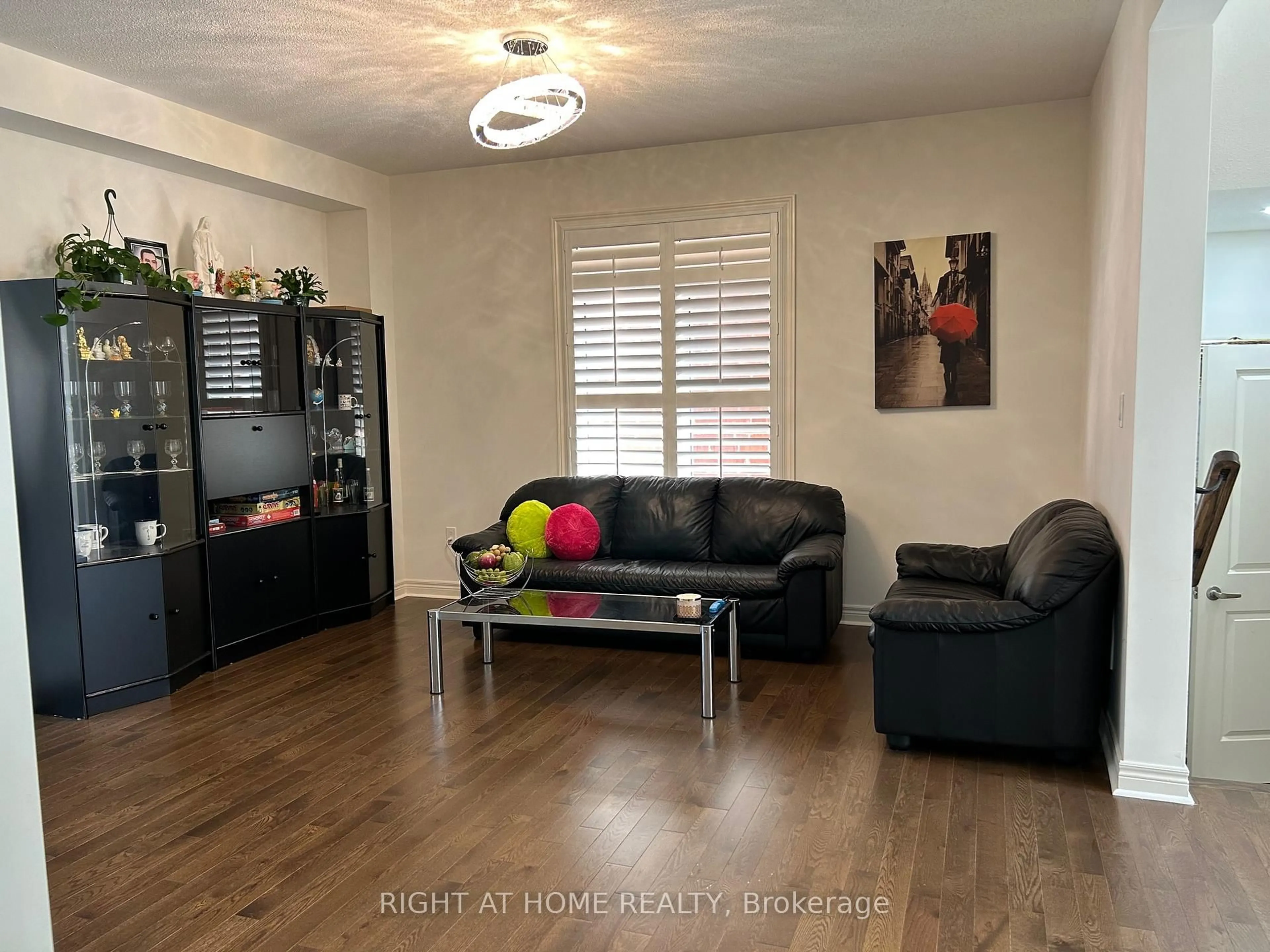 Living room with furniture, wood/laminate floor for 223 Inverness Way, Bradford West Gwillimbury Ontario L3Z 0W5