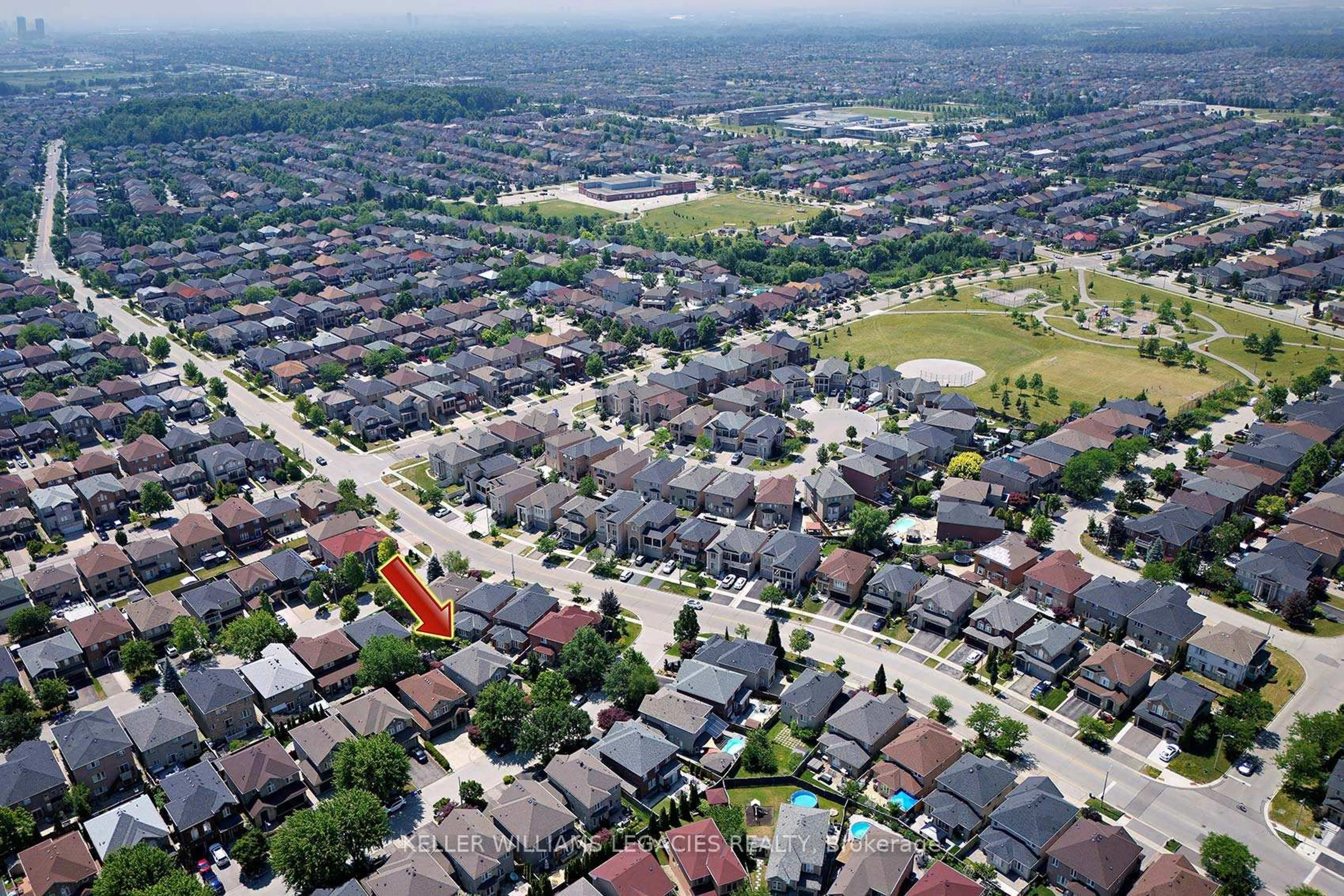 A pic from outside/outdoor area/front of a property/back of a property/a pic from drone, street for 11 Grapevine Dr, Vaughan Ontario L4H 2W3