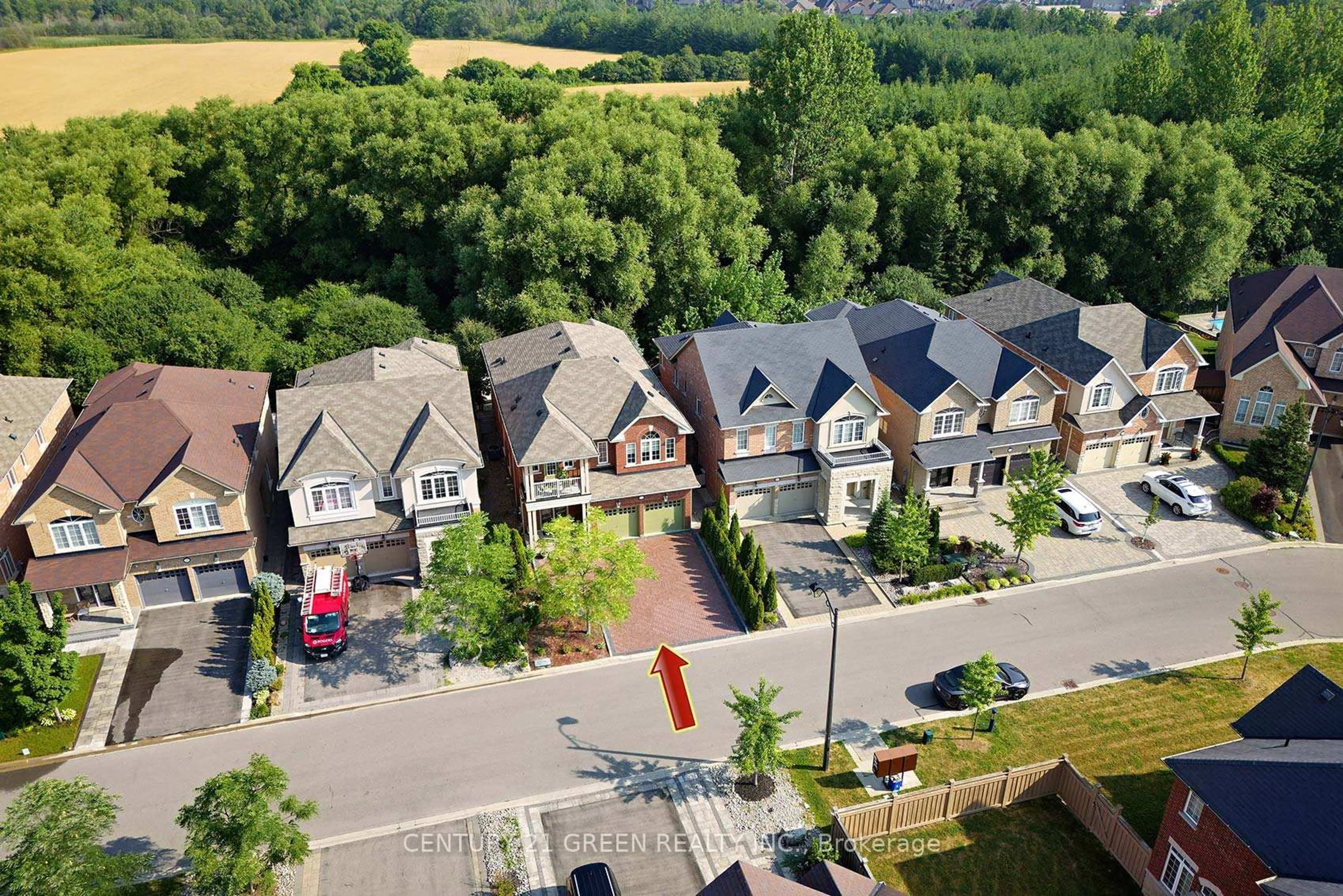 A pic from outside/outdoor area/front of a property/back of a property/a pic from drone, street for 47 Ironbark Crt, Vaughan Ontario L6A 4S6