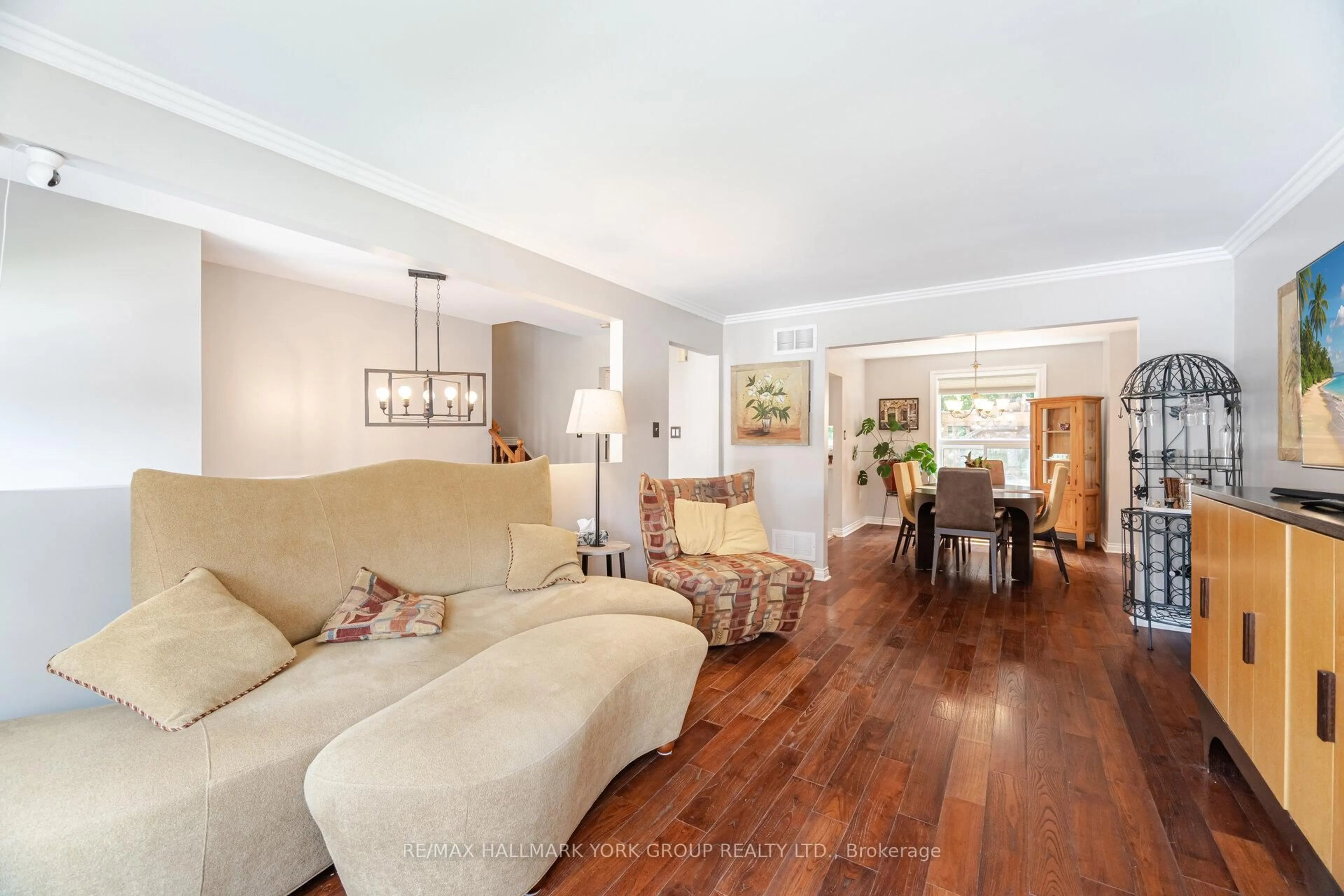 Living room with furniture, wood/laminate floor for 96 Townsend Ave, Bradford West Gwillimbury Ontario L3Z 1Y1