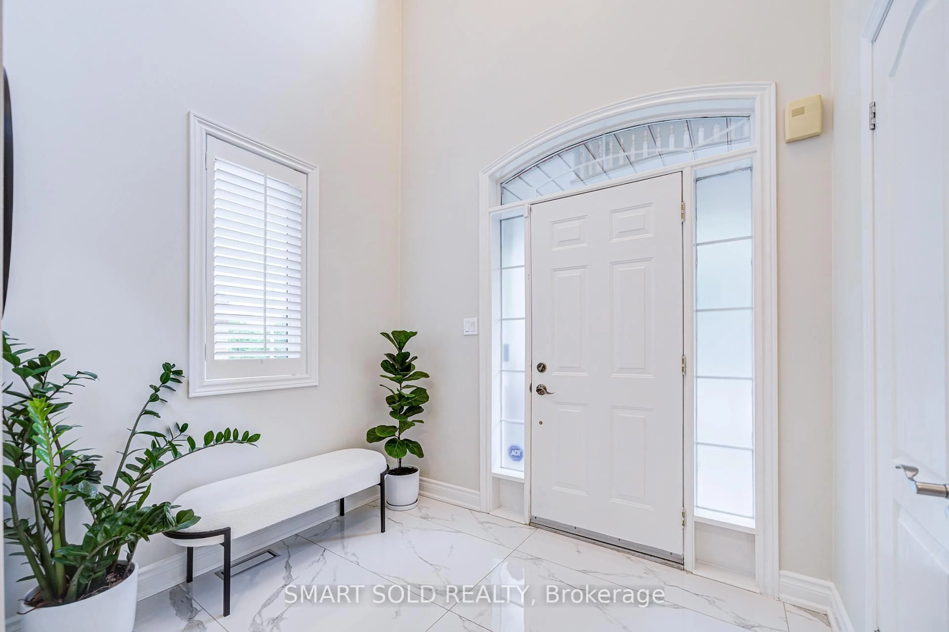Indoor entryway for 23 Abilene Crt, Richmond Hill Ontario L4C 0S5