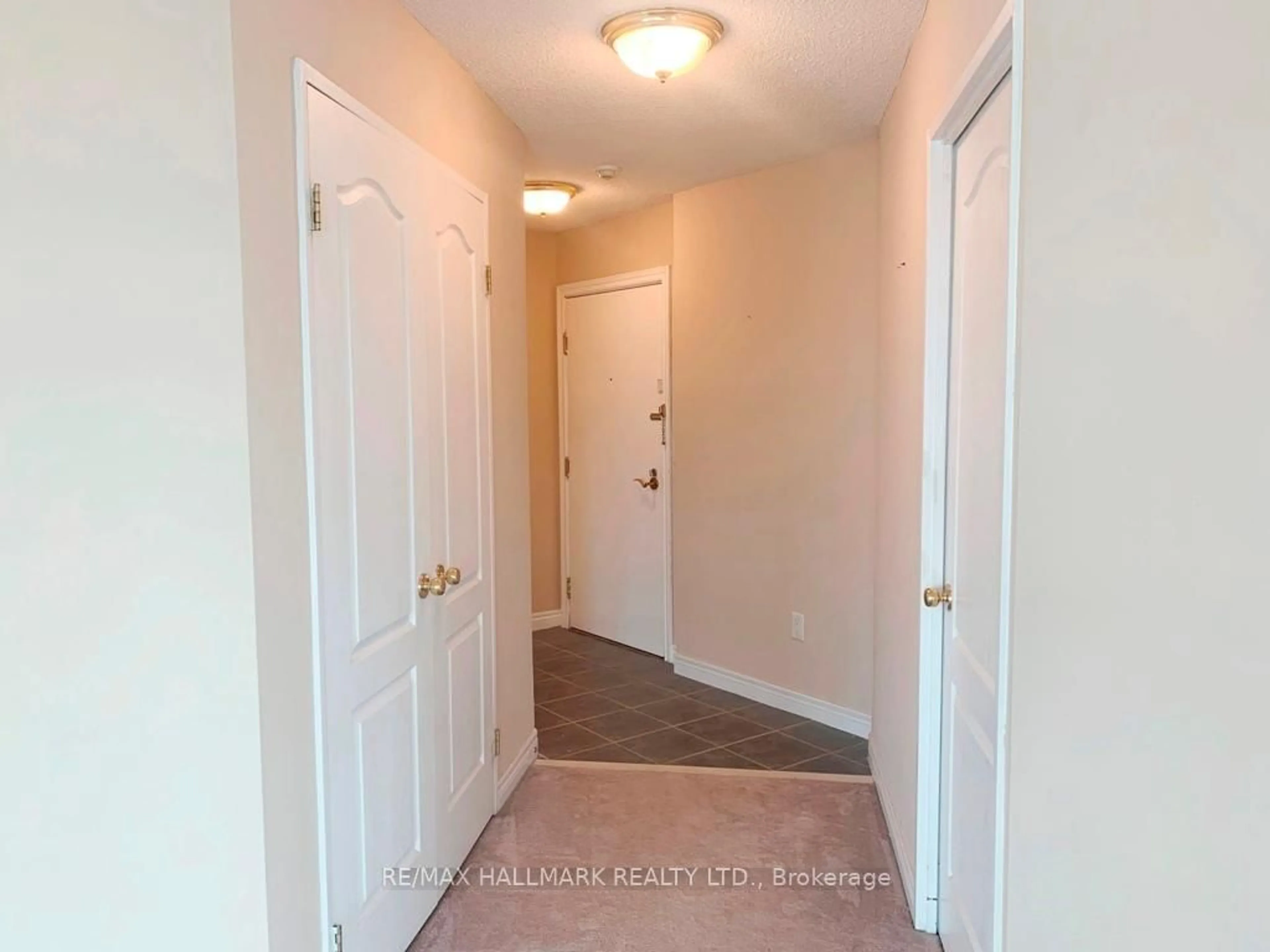 Indoor entryway for 135 Pond Dr #1110, Markham Ontario L3T 7V6