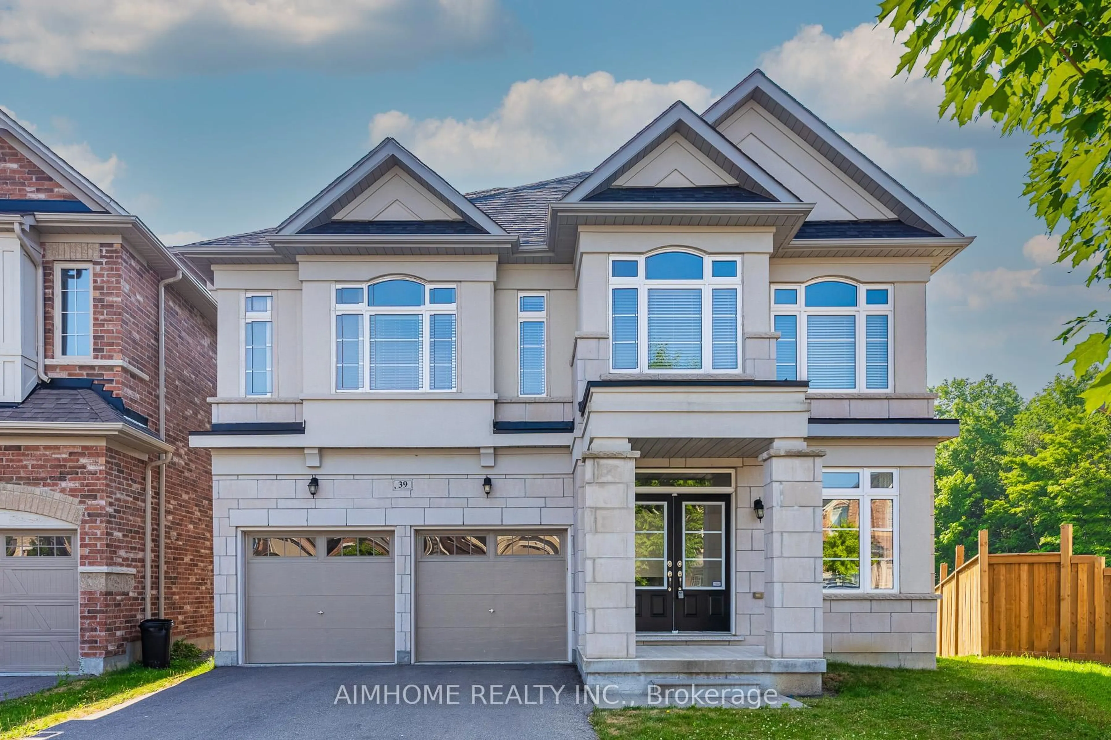 Home with brick exterior material, street for 39 Bolsby Crt, Aurora Ontario L4G 1B7