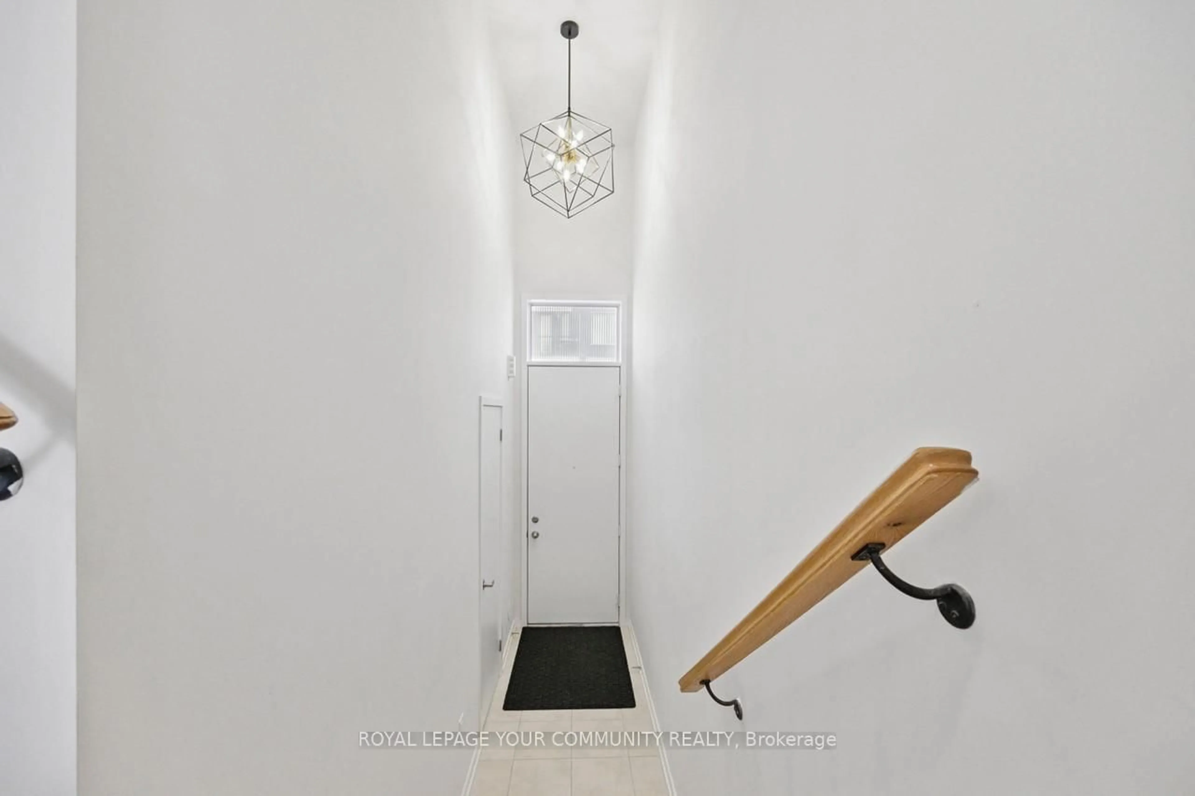 Indoor entryway for 133 Rattenbury Rd, Vaughan Ontario L6A 5C6