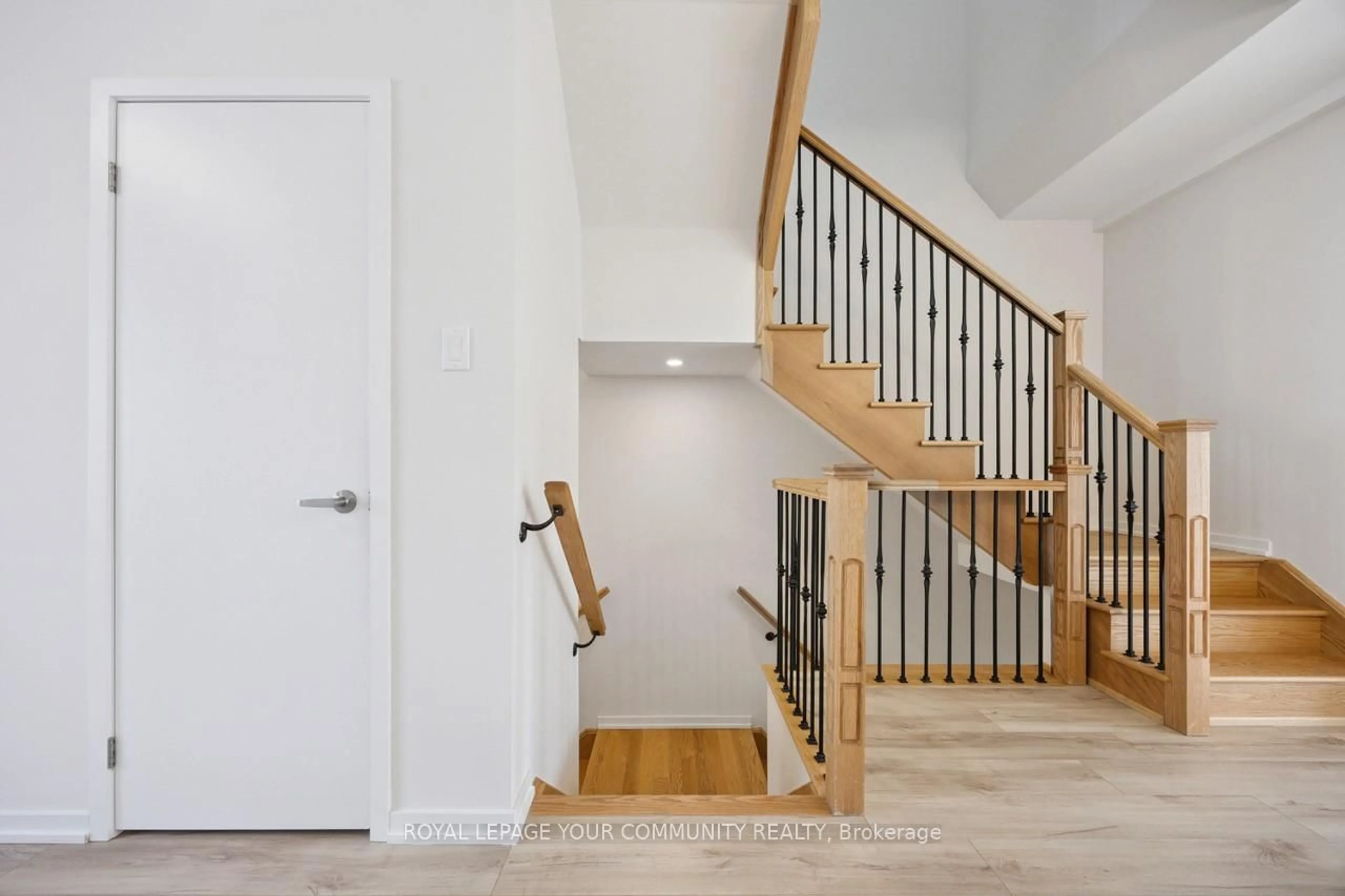 Indoor entryway for 133 Rattenbury Rd, Vaughan Ontario L6A 5C6