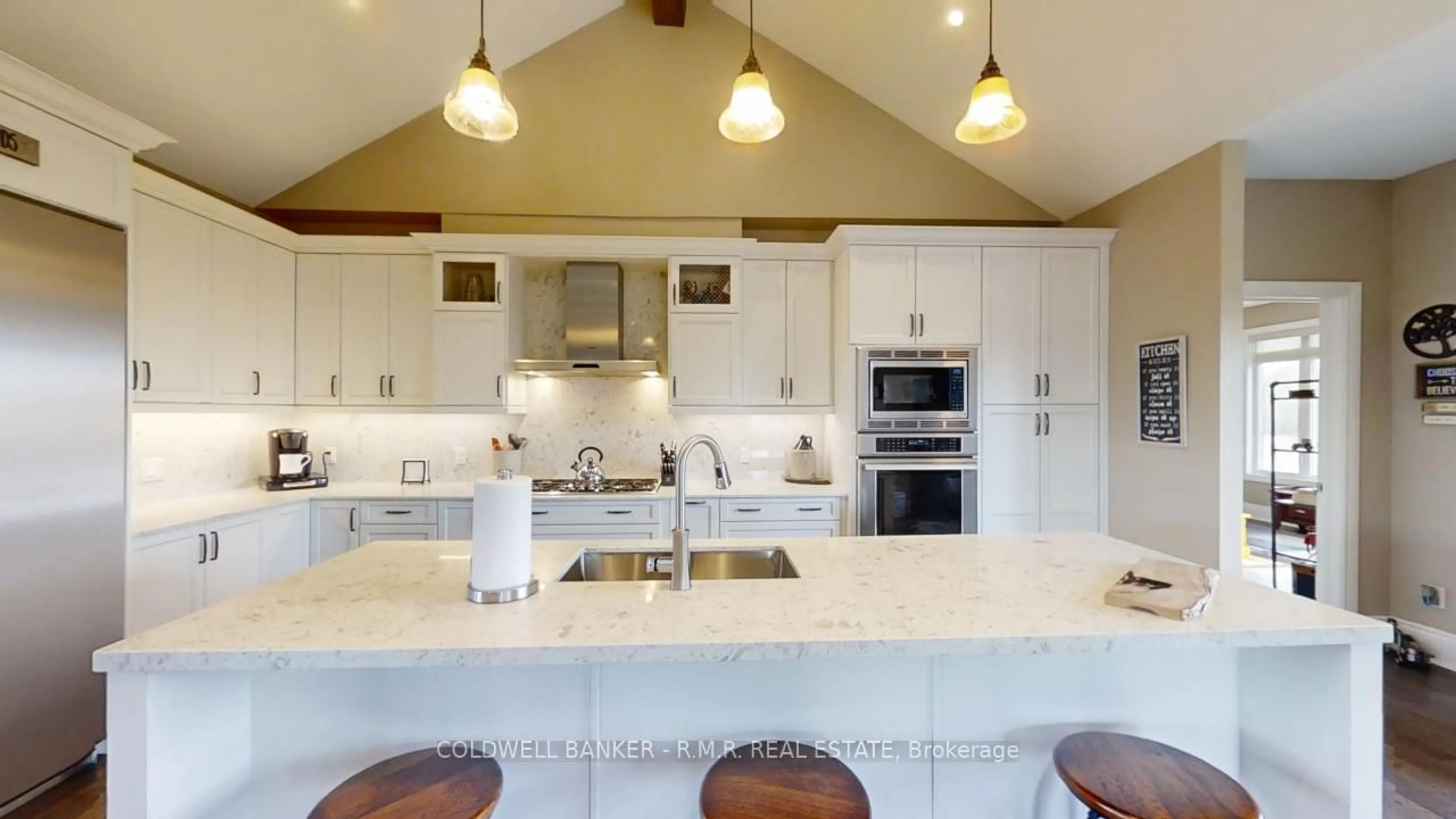 Open concept kitchen, ceramic/tile floor for 470 Blue Mountain Rd, Uxbridge Ontario L9P 1R3