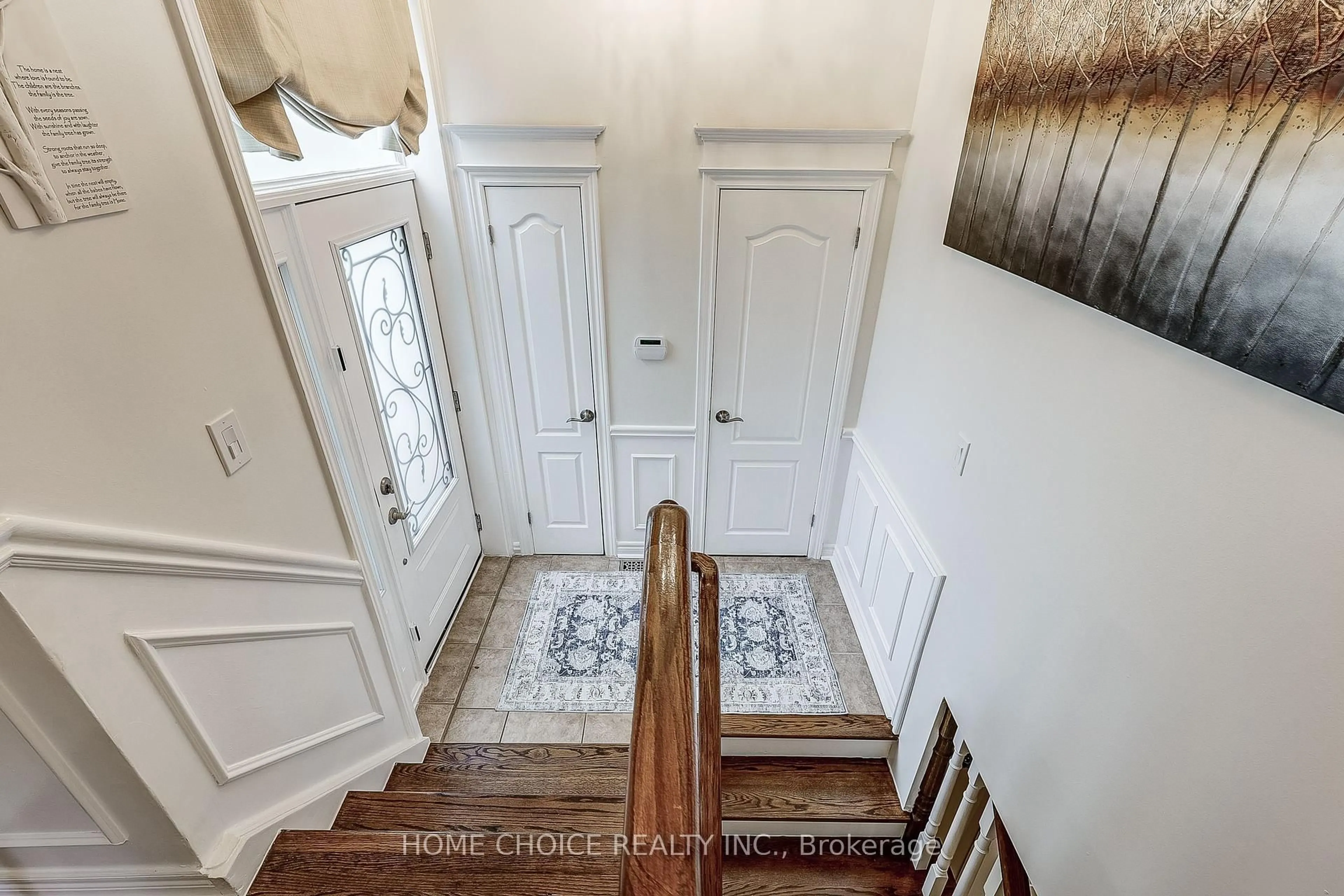 Indoor entryway for 36 Johnson Rd, Aurora Ontario L4G 2A2