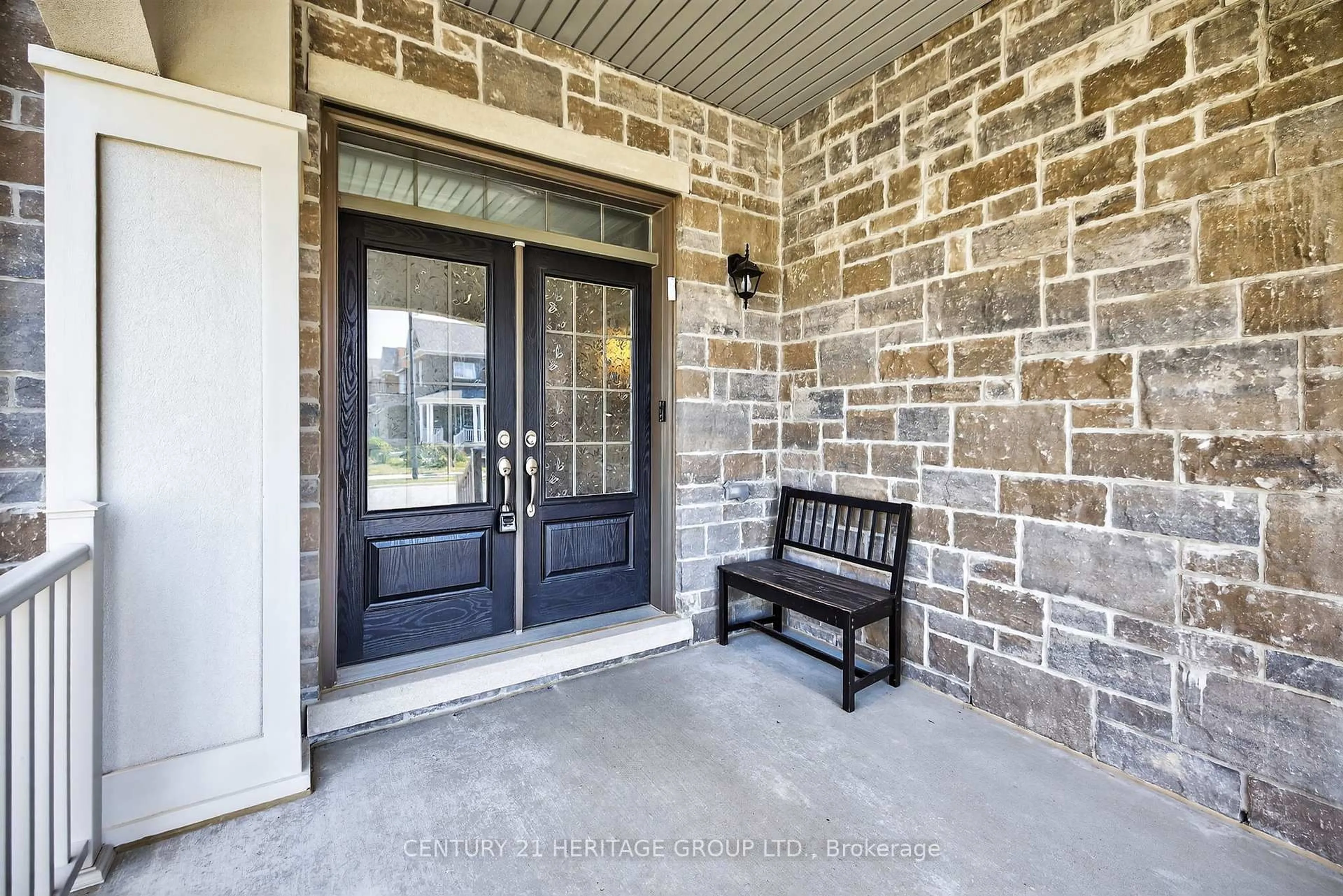 Indoor entryway for 81 Wandering Glider Tr, Bradford West Gwillimbury Ontario L3Z 4K8