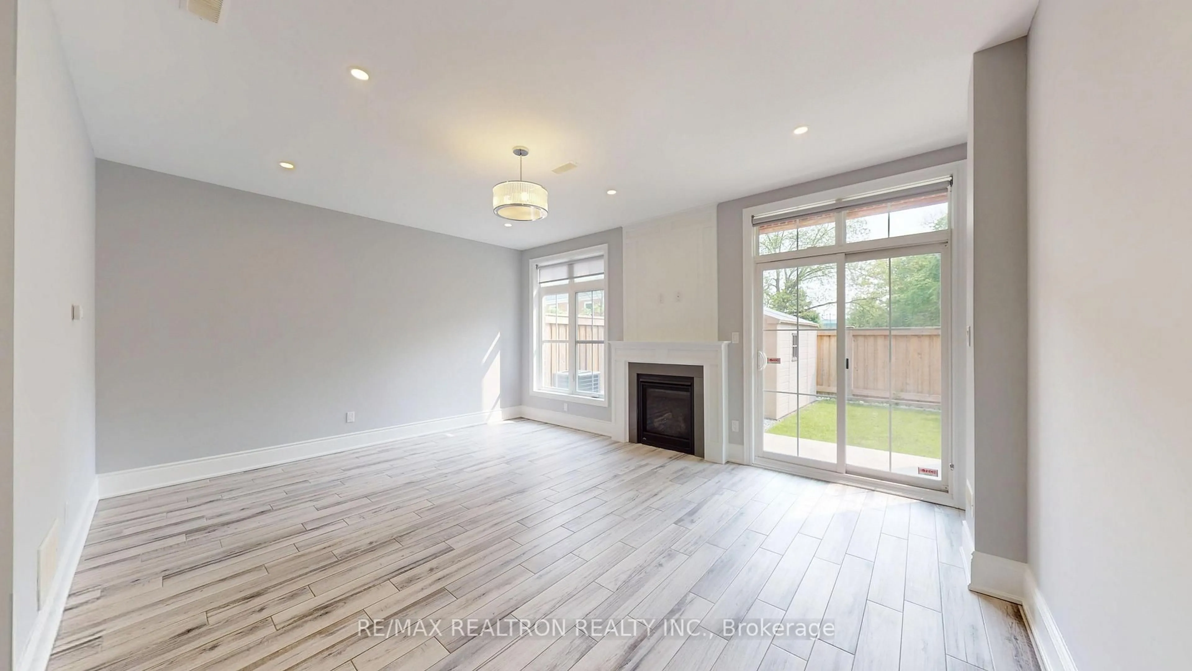 A pic of a room for 51 Hall St, Richmond Hill Ontario L4C 4N7