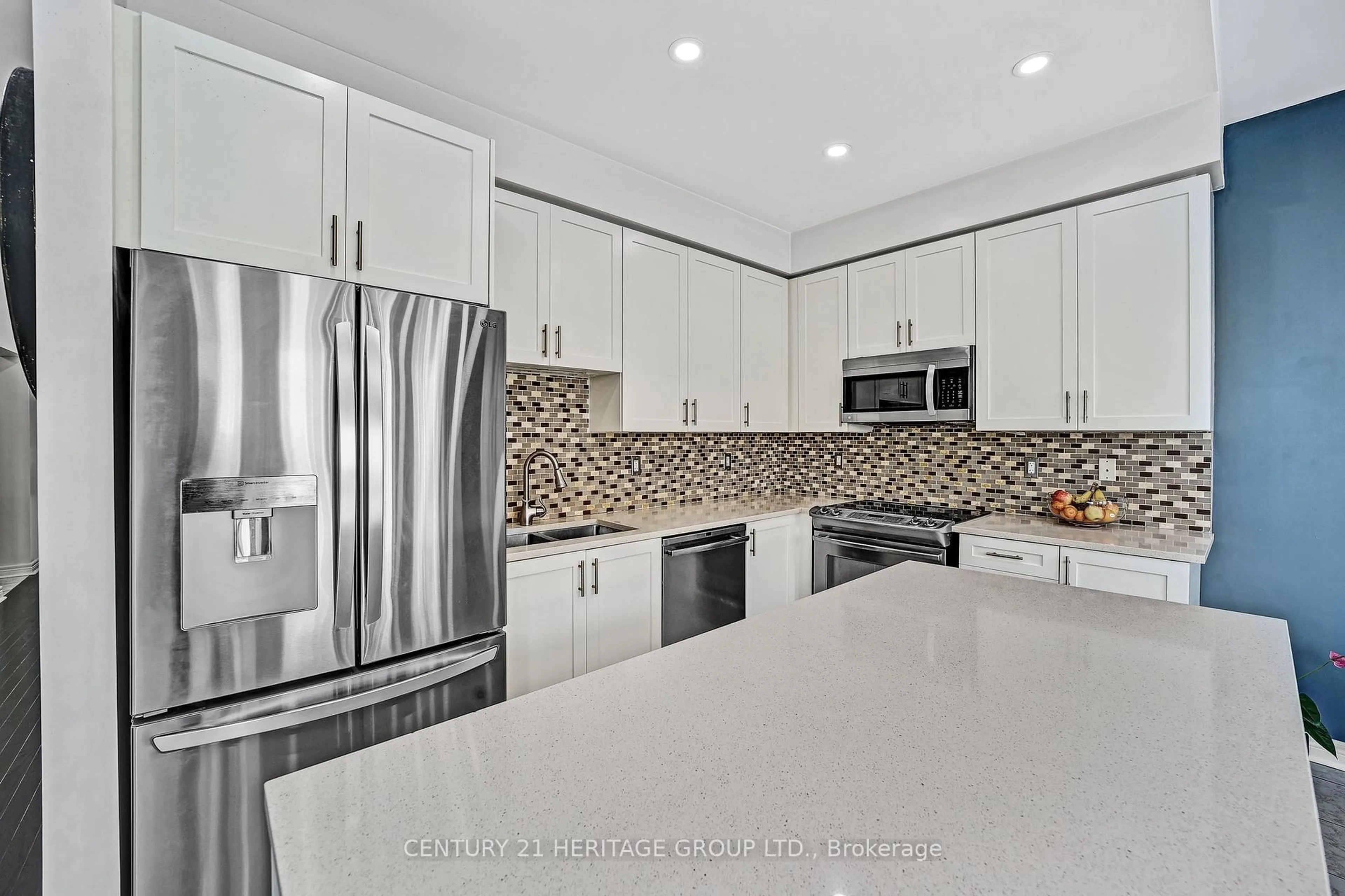 Contemporary kitchen, ceramic/tile floor for 32 Amberwing Landing, Bradford West Gwillimbury Ontario L3Z 0H9