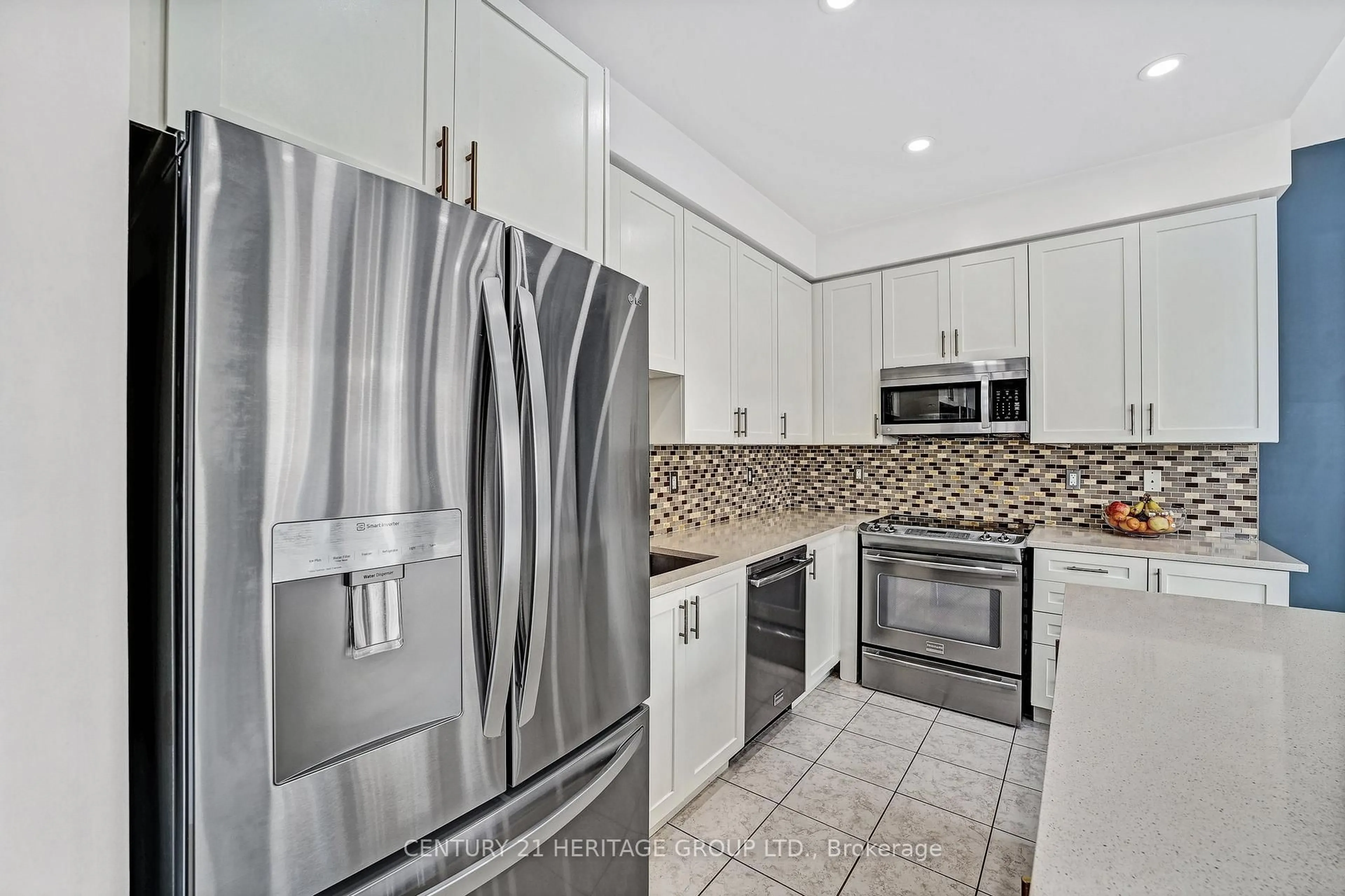 Unknown for 32 Amberwing Landing, Bradford West Gwillimbury Ontario L3Z 0H9