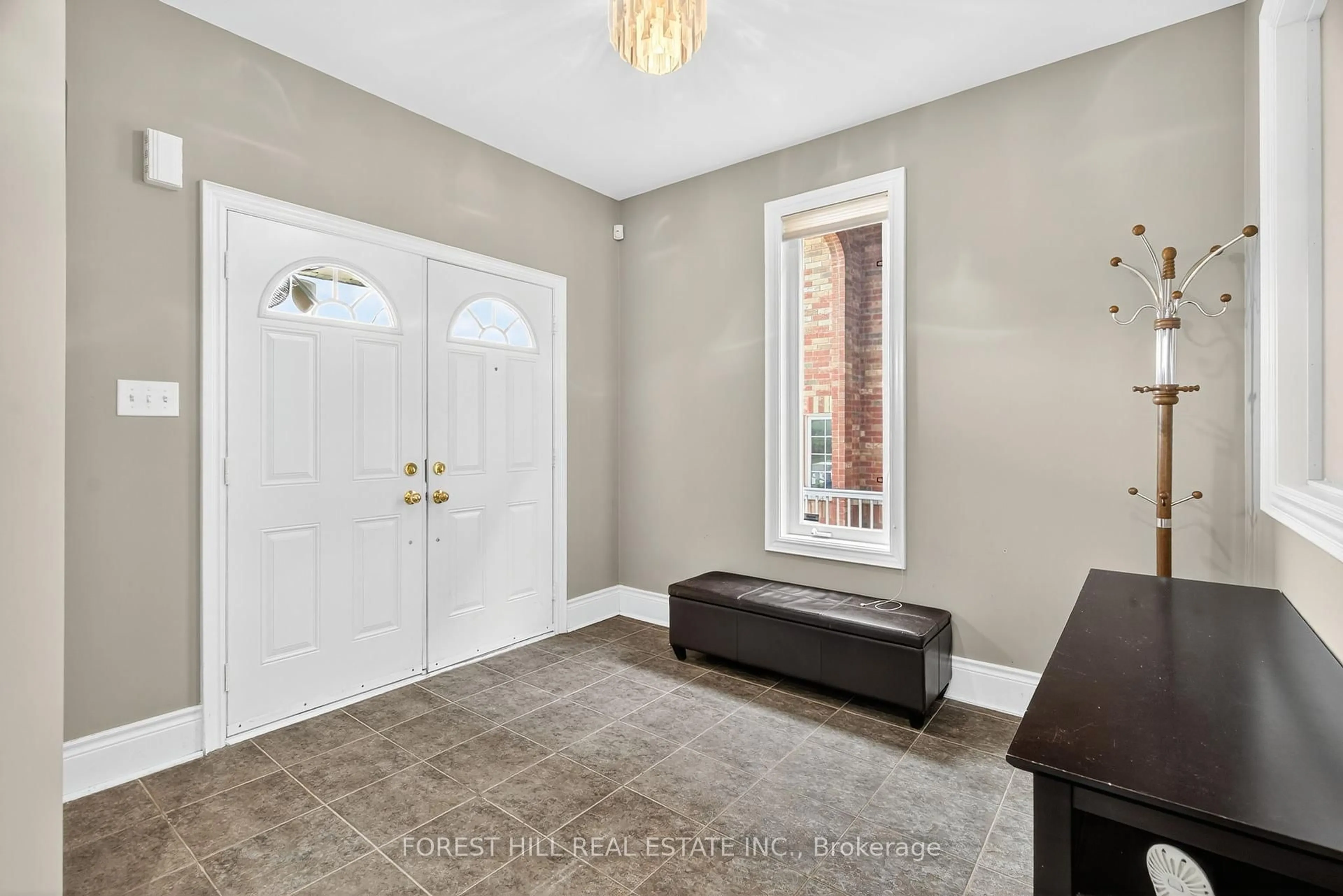 Indoor entryway for 39 Old Orchard Cres, Richmond Hill Ontario L4S 0A2