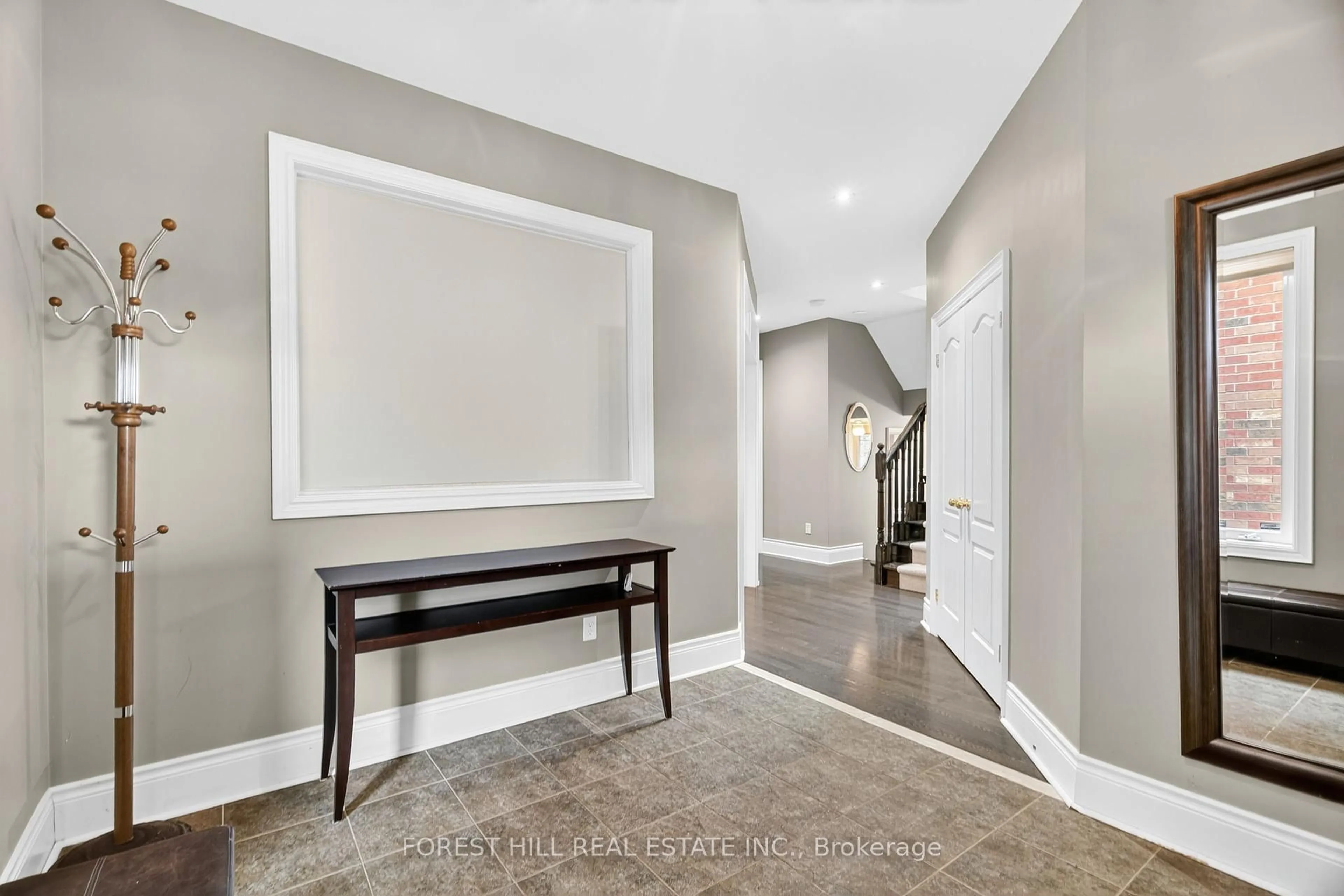 Indoor entryway for 39 Old Orchard Cres, Richmond Hill Ontario L4S 0A2