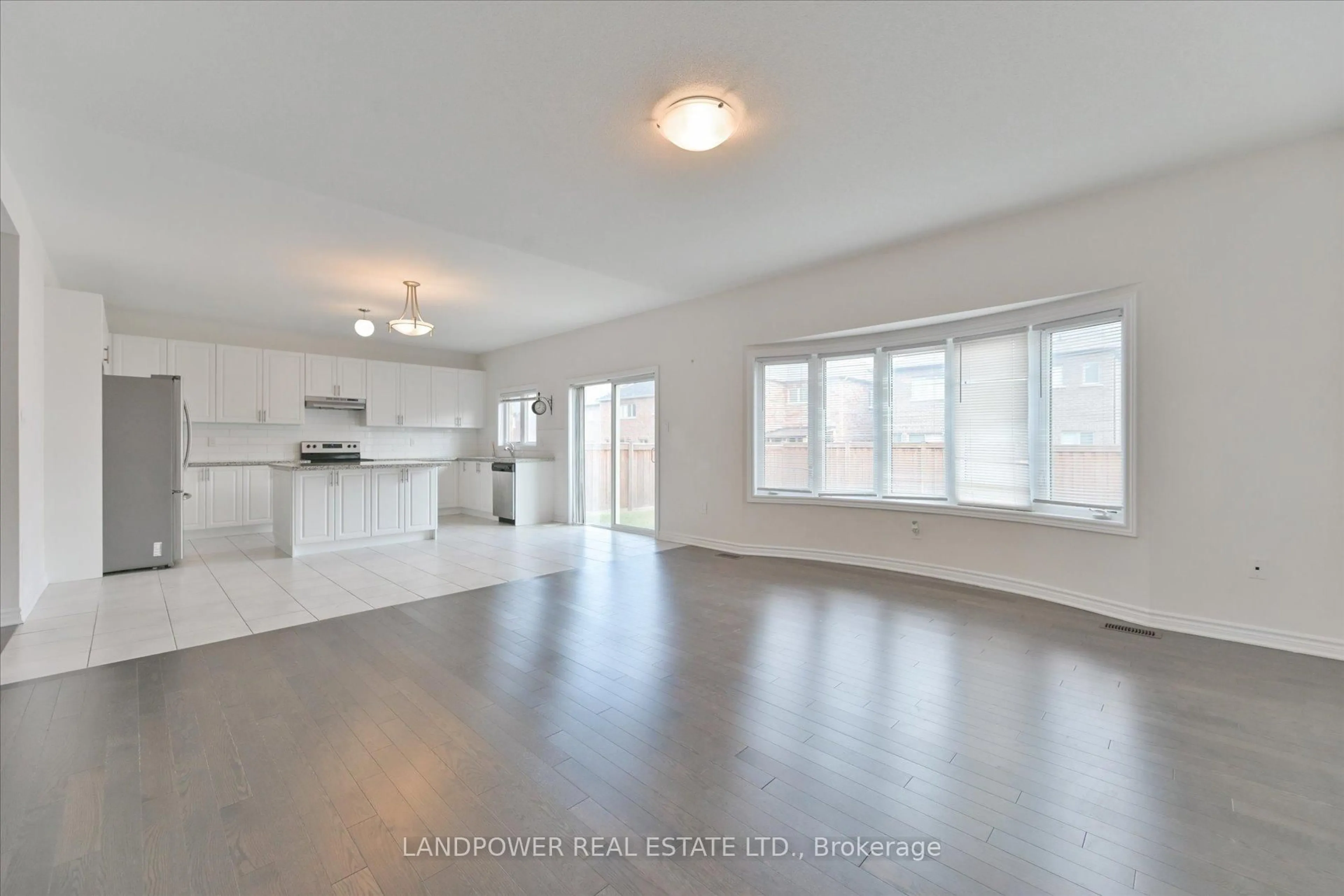 Open concept kitchen, unknown for 1021 Barton Way, Innisfil Ontario L9S 0N5