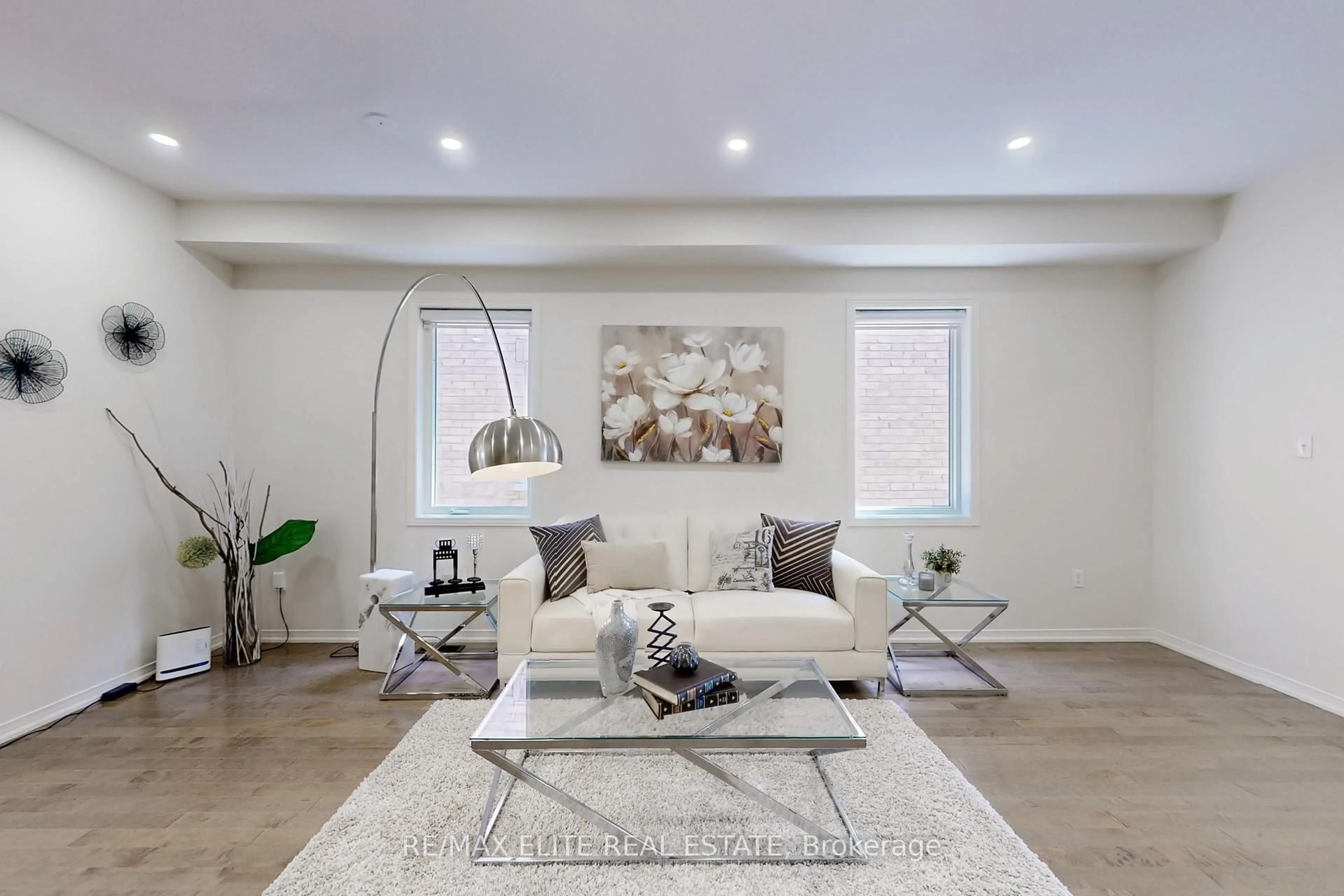 Living room with furniture, unknown for 1217 Mccron Cres, Newmarket Ontario L3X 0C5