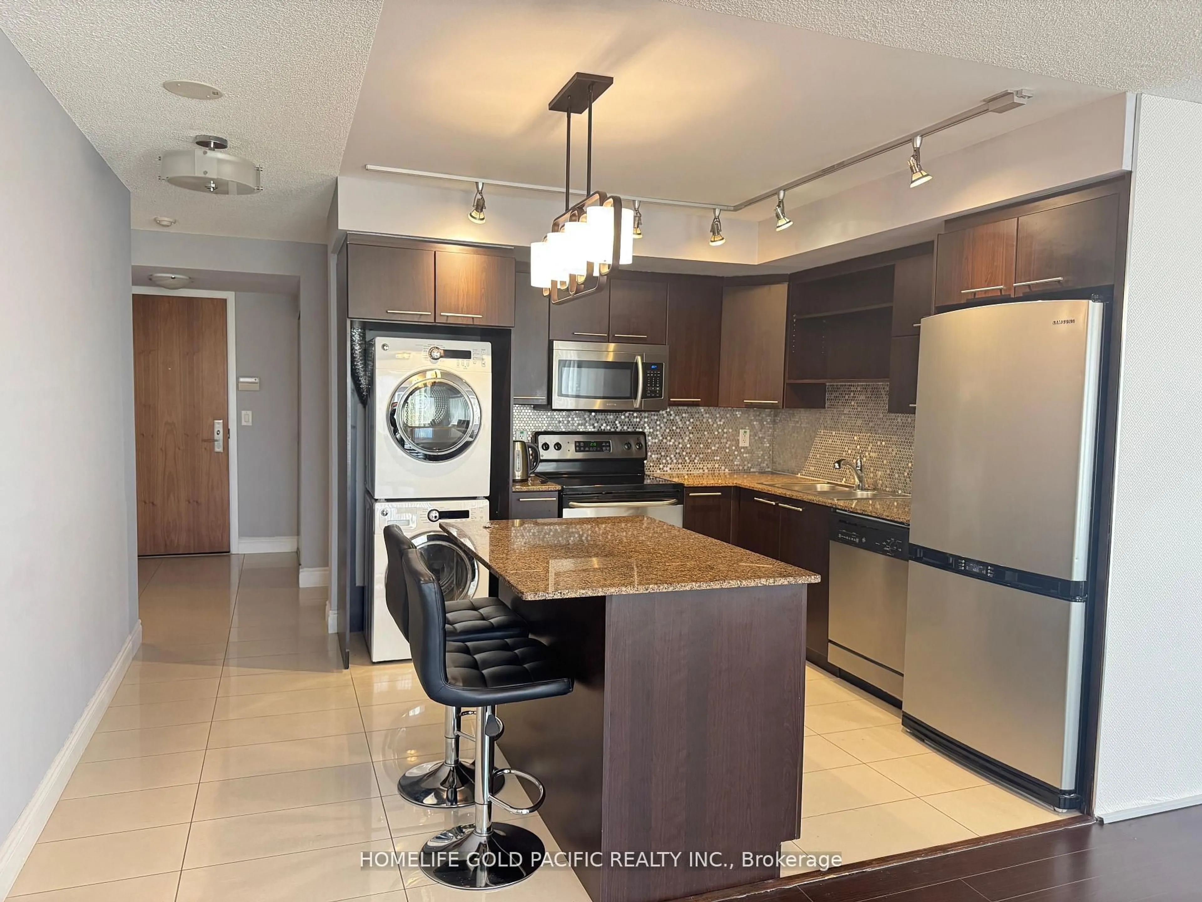 Open concept kitchen, ceramic/tile floor for 37 Galleria Pkwy #207, Markham Ontario L3T 0A5