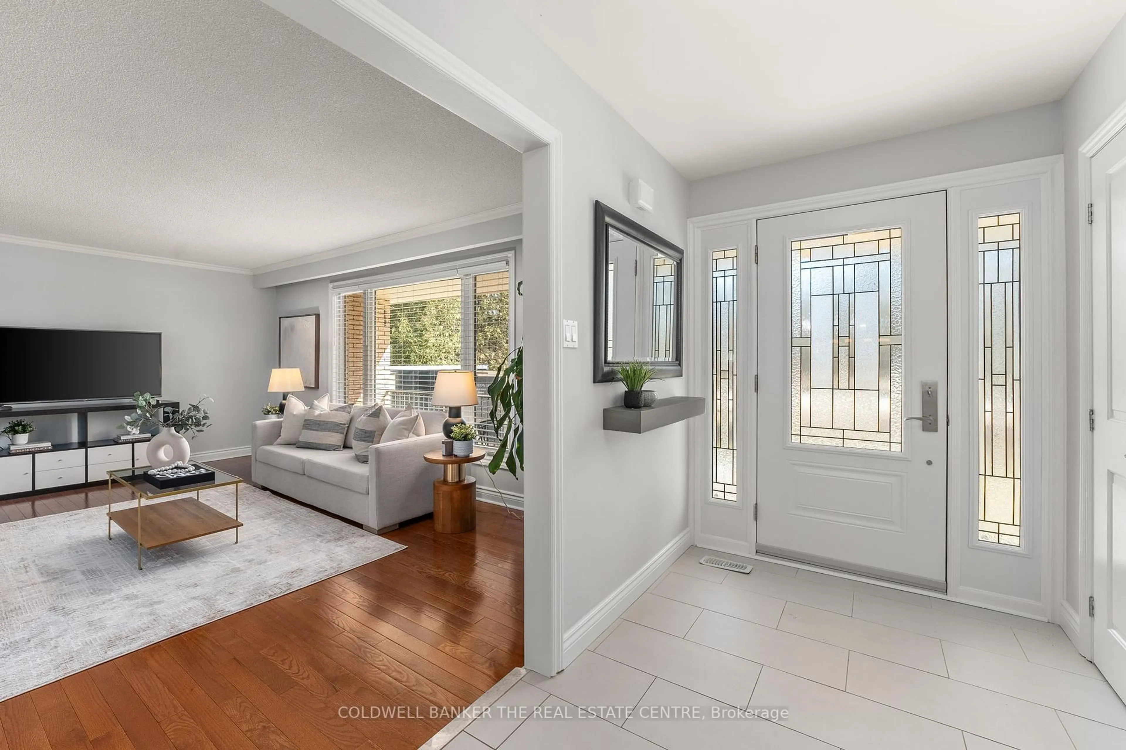 Indoor entryway for 28 Morgans Rd, East Gwillimbury Ontario L9N 0E7