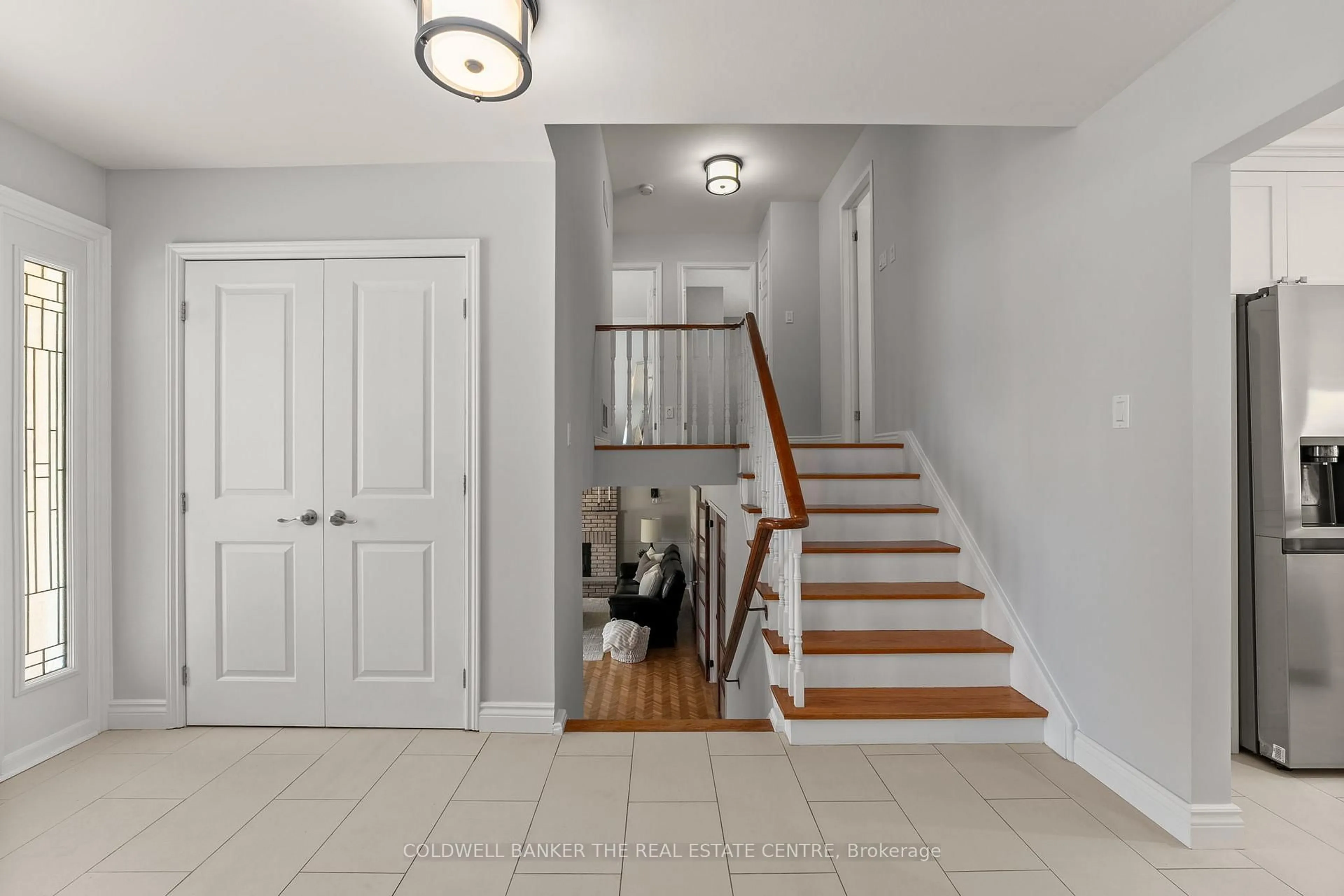 Indoor entryway for 28 Morgans Rd, East Gwillimbury Ontario L9N 0E7