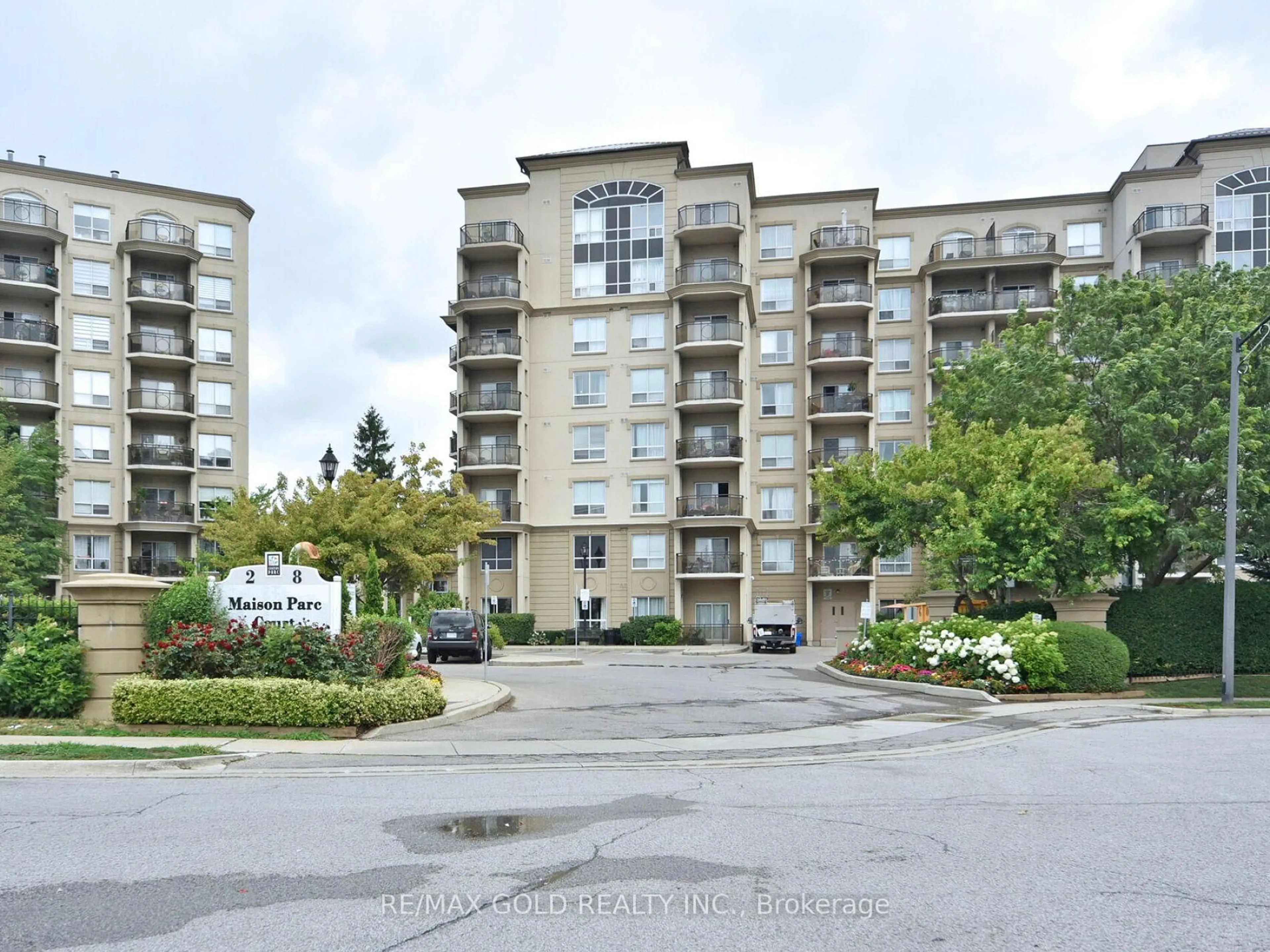 Unknown for 2 Maison Parc Crt #404, Vaughan Ontario L4J 9K4