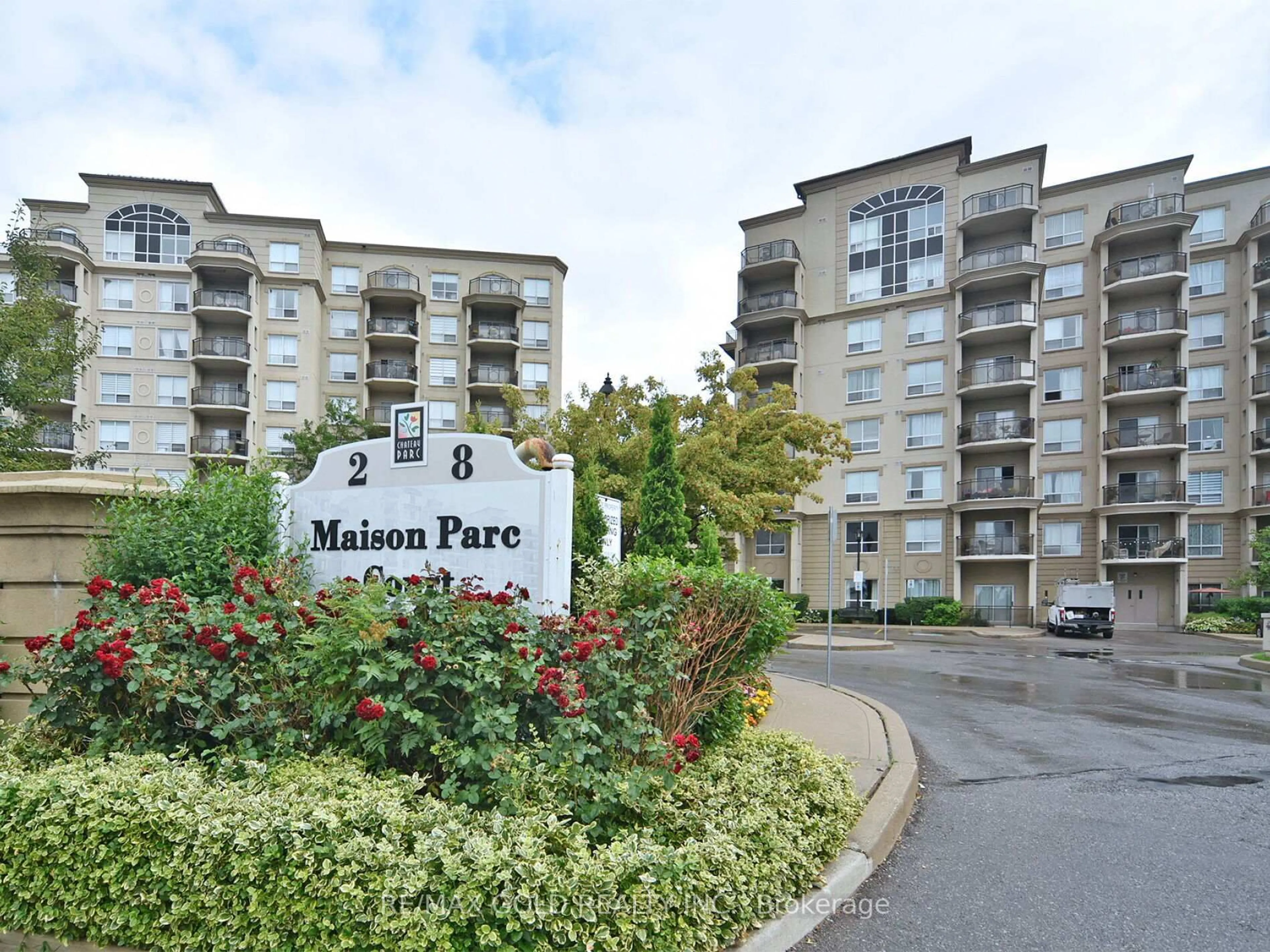Unknown for 2 Maison Parc Crt #404, Vaughan Ontario L4J 9K4