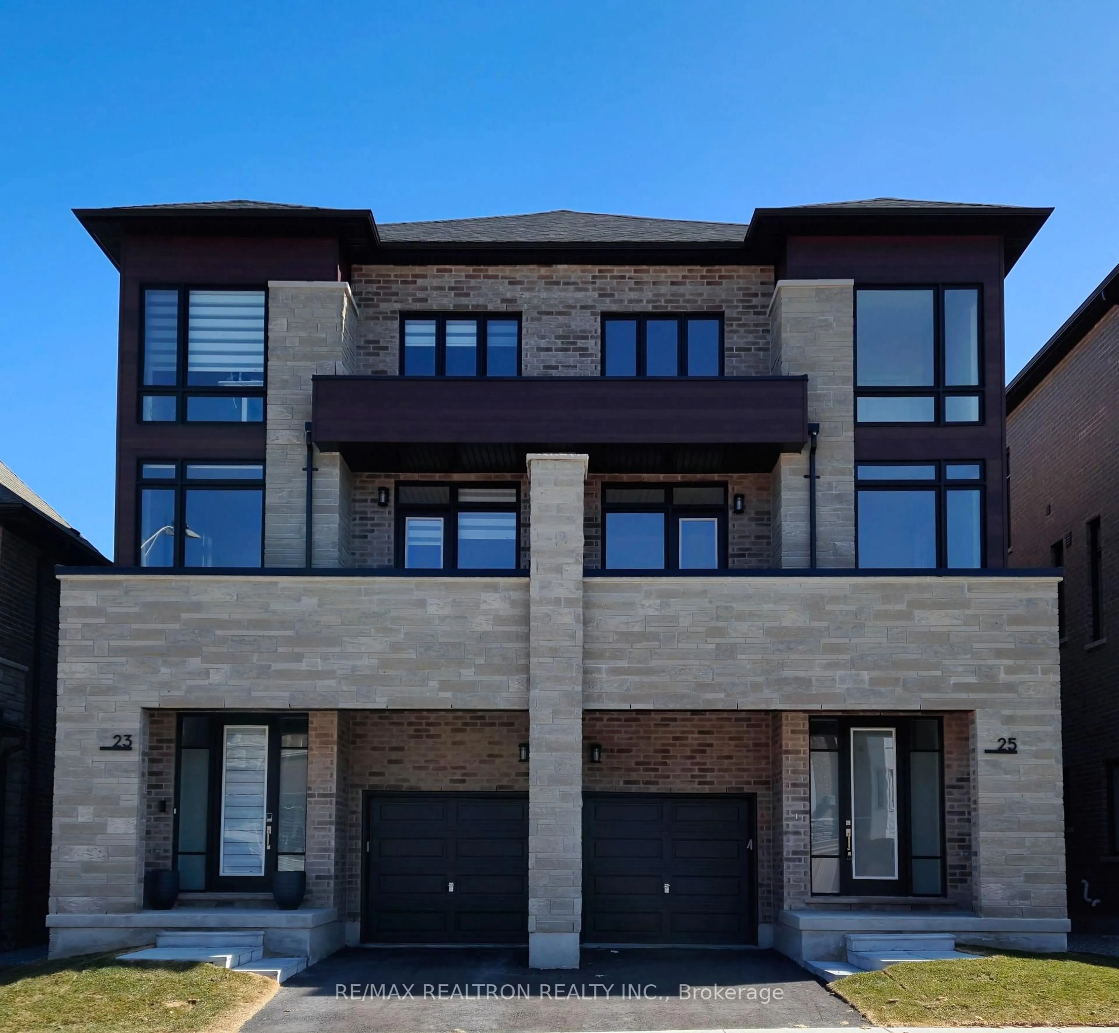 Home with brick exterior material, building for 25 Seguin St, Richmond Hill Ontario L4E 1L8