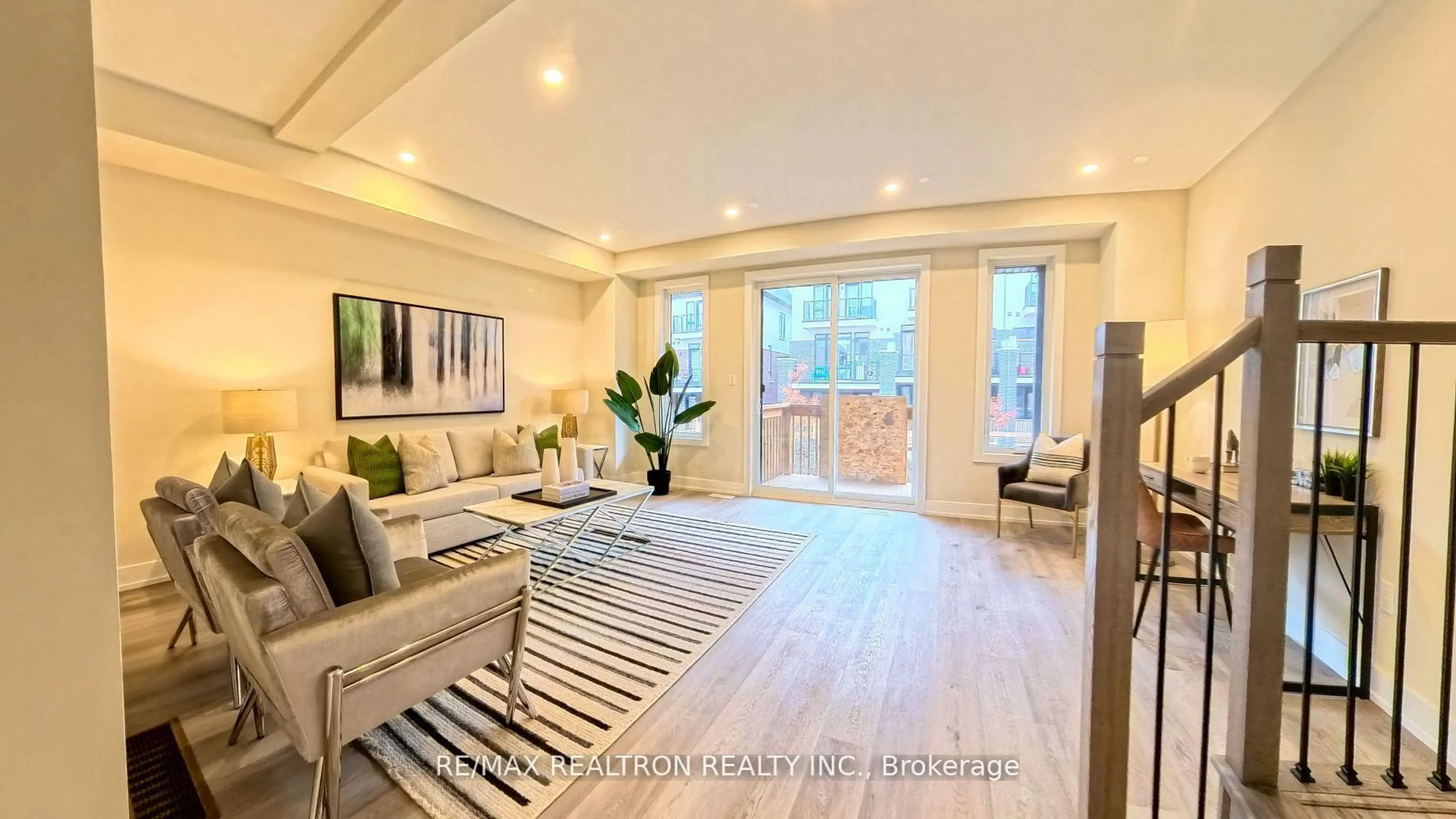 Living room with furniture, wood/laminate floor for 25 Seguin St, Richmond Hill Ontario L4E 1L8
