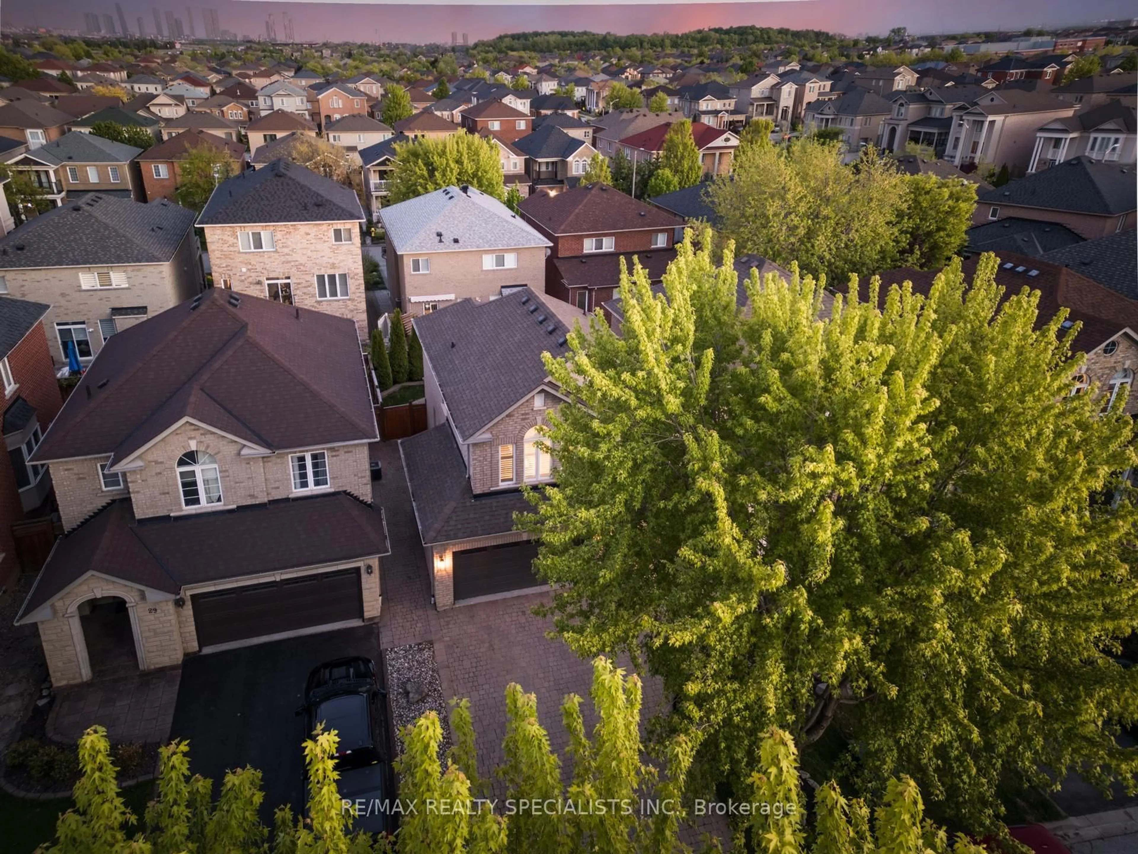 A pic from outside/outdoor area/front of a property/back of a property/a pic from drone, unknown for 25 Grapevine Dr, Vaughan Ontario L4H 2W3