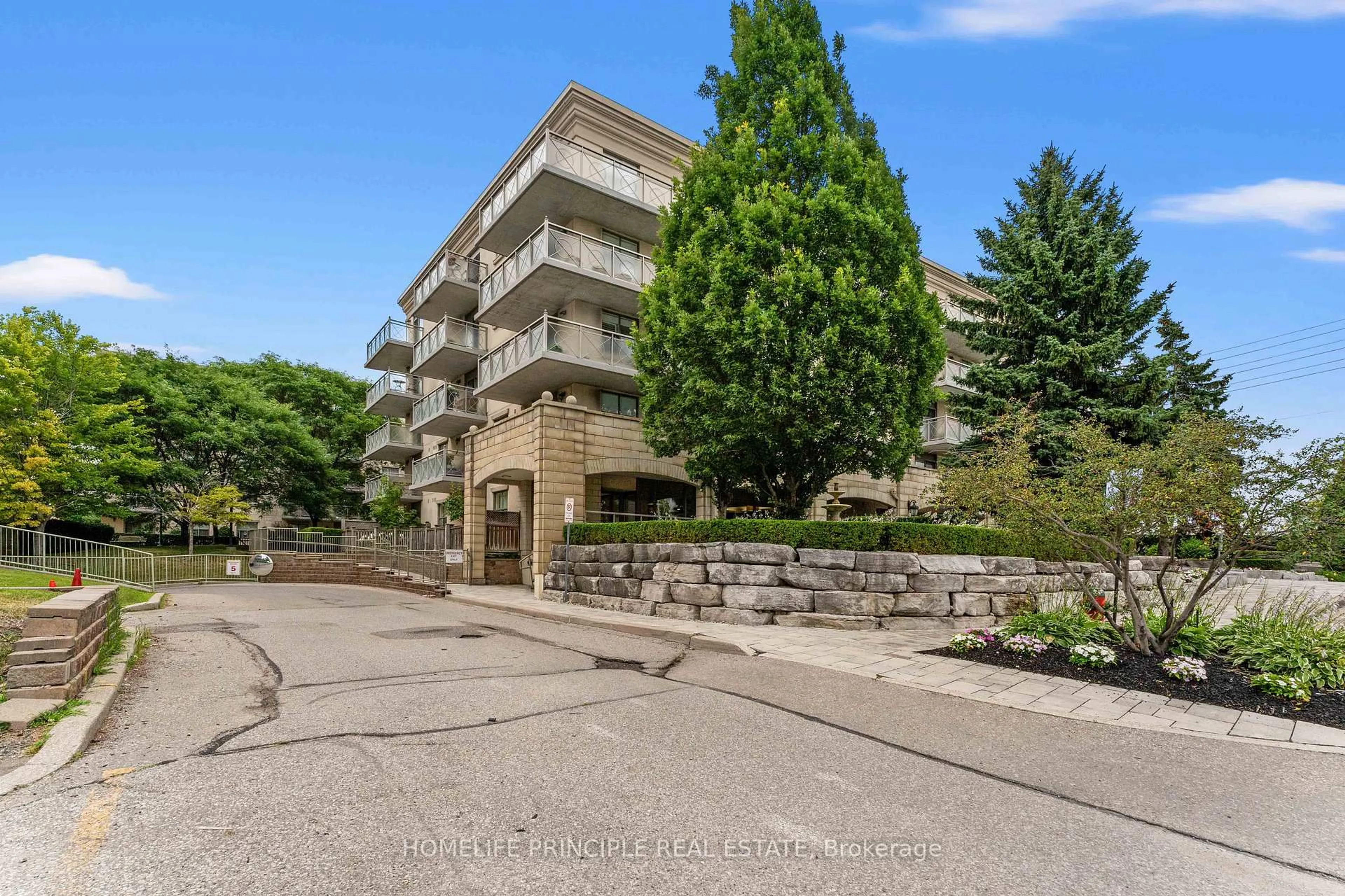 Patio, unknown for 2500 Rutherford Rd #502, Vaughan Ontario L4K 5N7