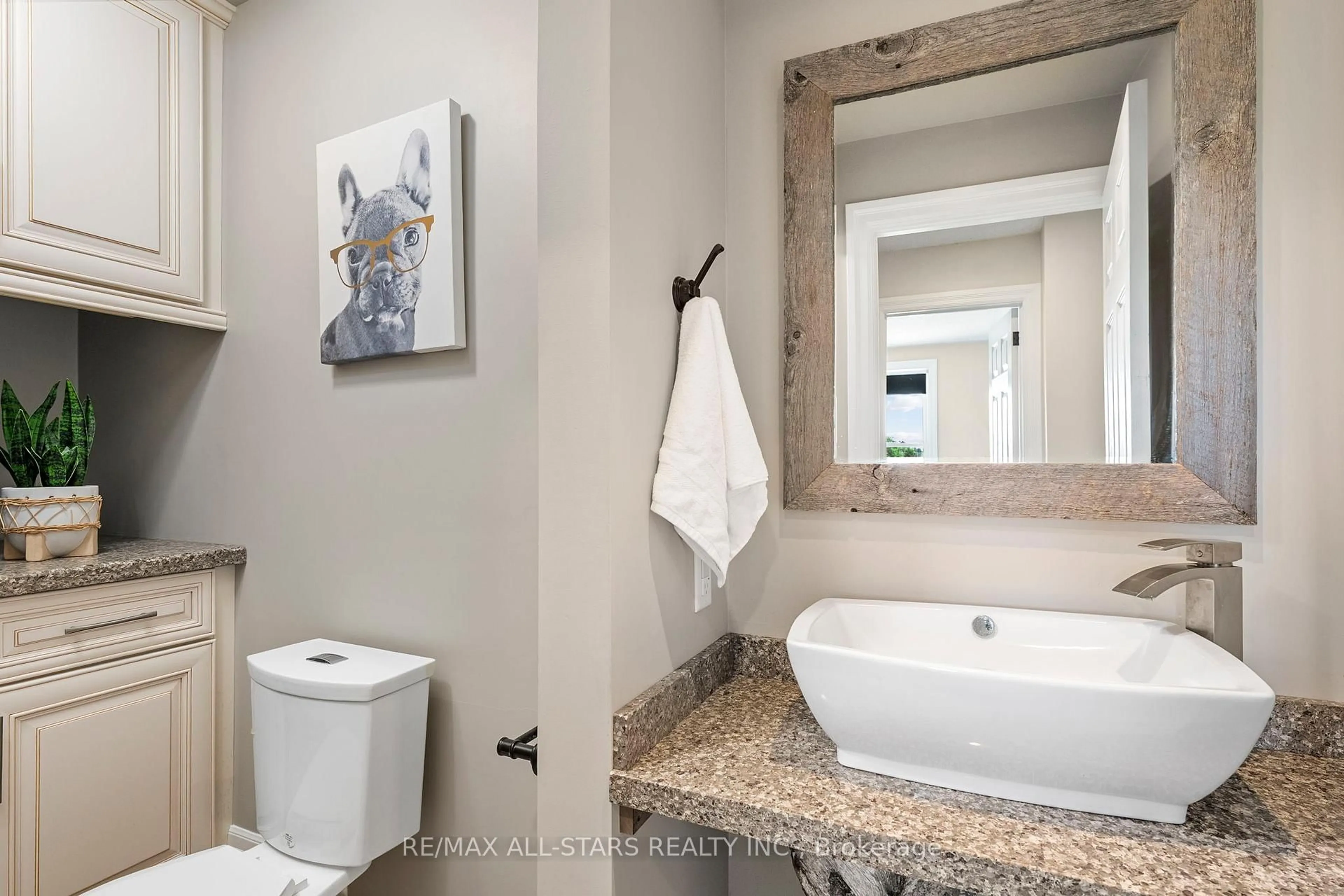 Contemporary bathroom, ceramic/tile floor for 21002 Leslie St, East Gwillimbury Ontario L0G 1R0